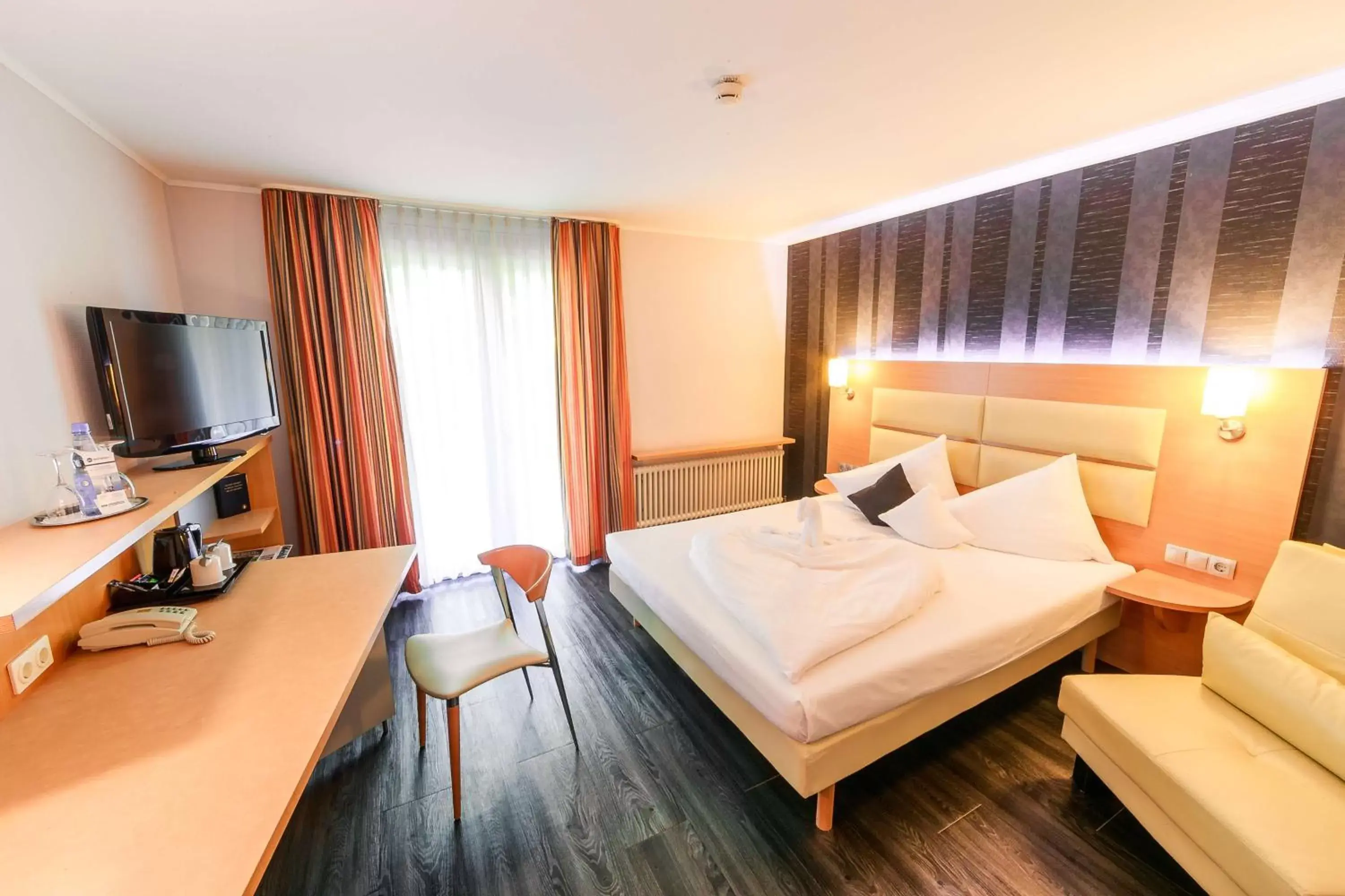 Photo of the whole room, Bed in Best Western Plaza Hotel Stuttgart-Ditzingen