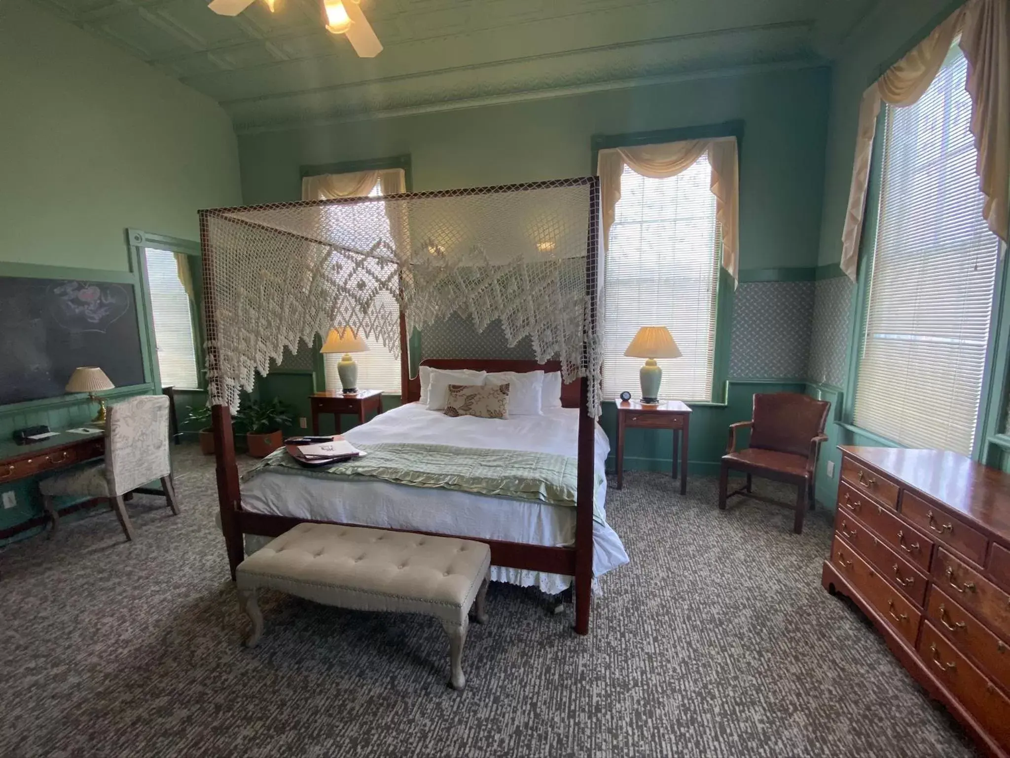 Bed in Chambery Inn