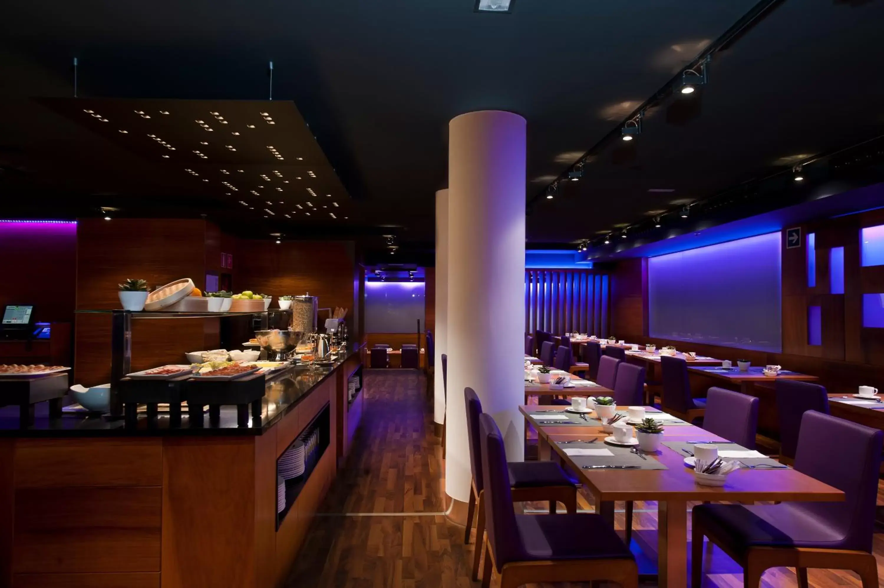 Lounge or bar in Exe Moncloa Lounge or bar in Exe Moncloa