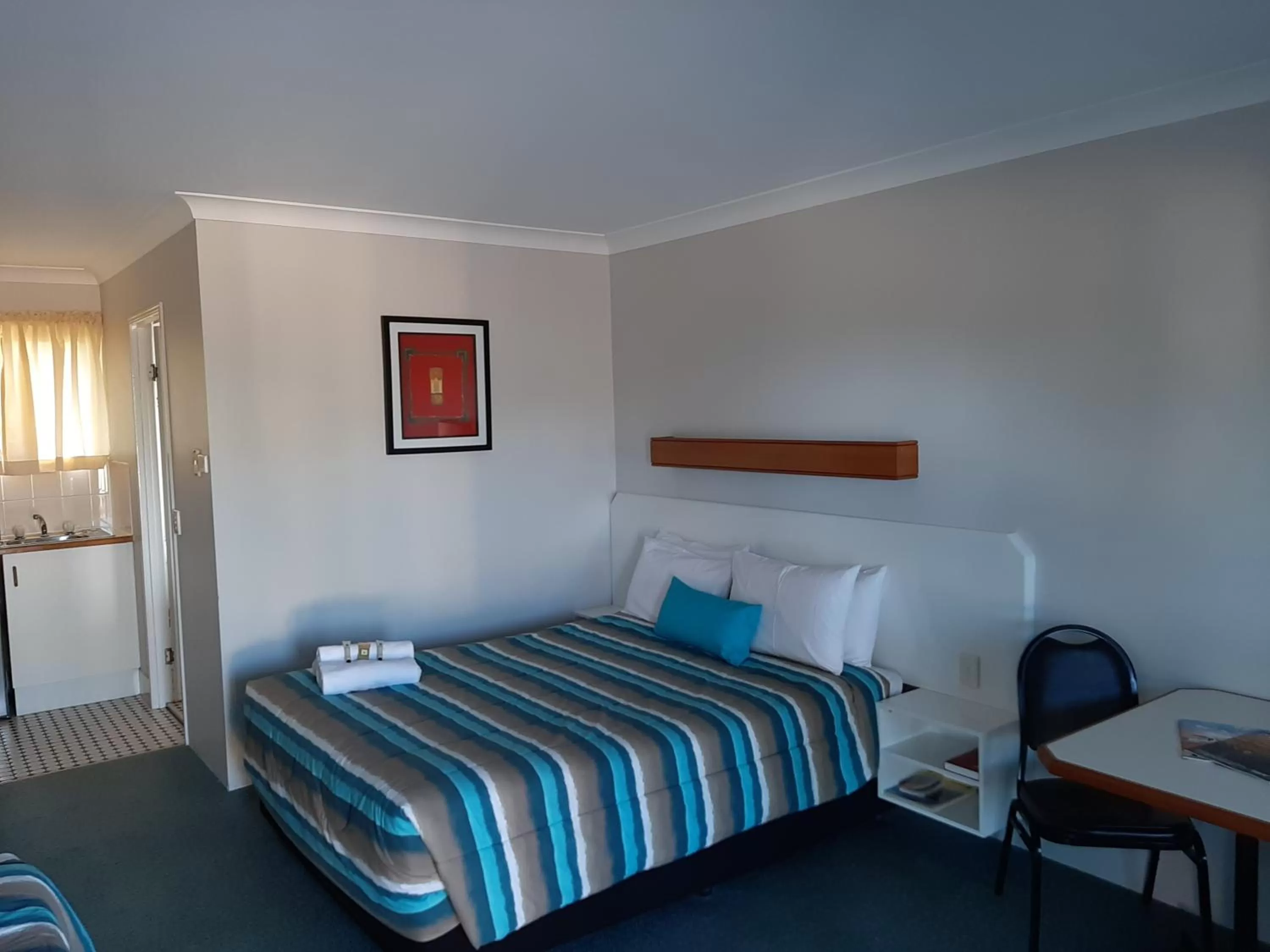 Bed in Country Rose Motel Warwick