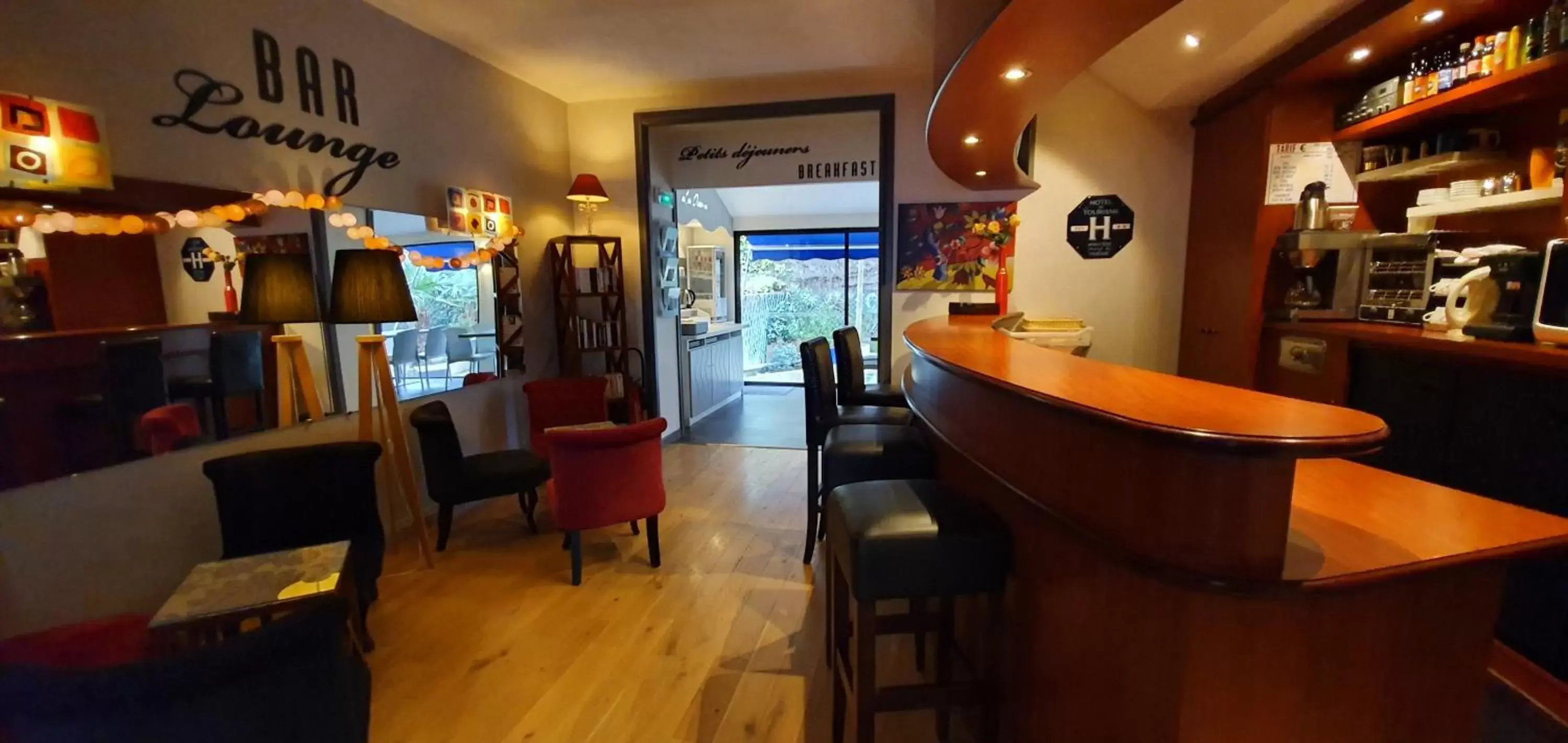 Lounge or bar, Lounge/Bar in The Originals City, Hôtel Les Océanes, Lorient (Inter-Hotel)