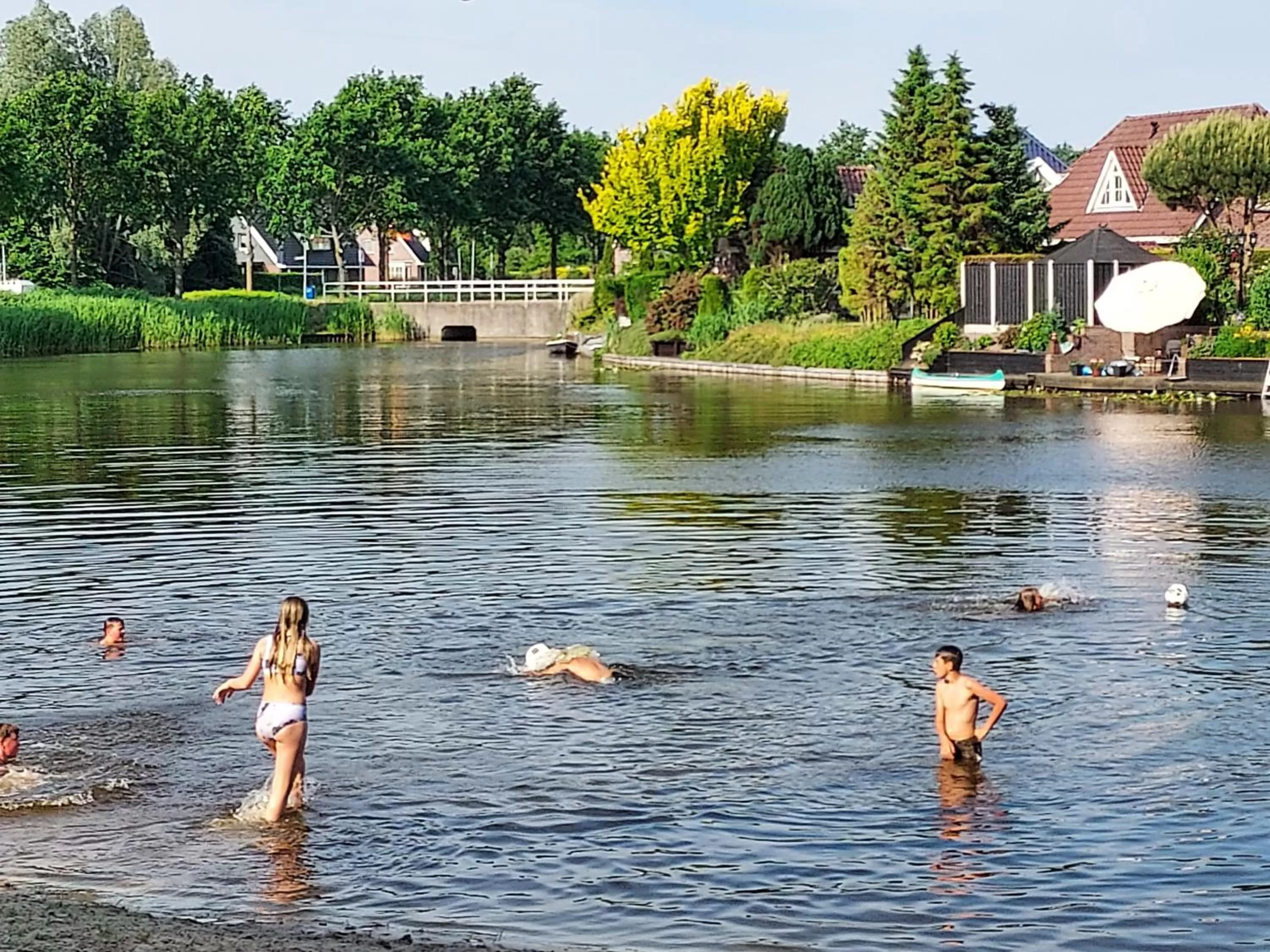 Lake view in B&B de Wiekeborg