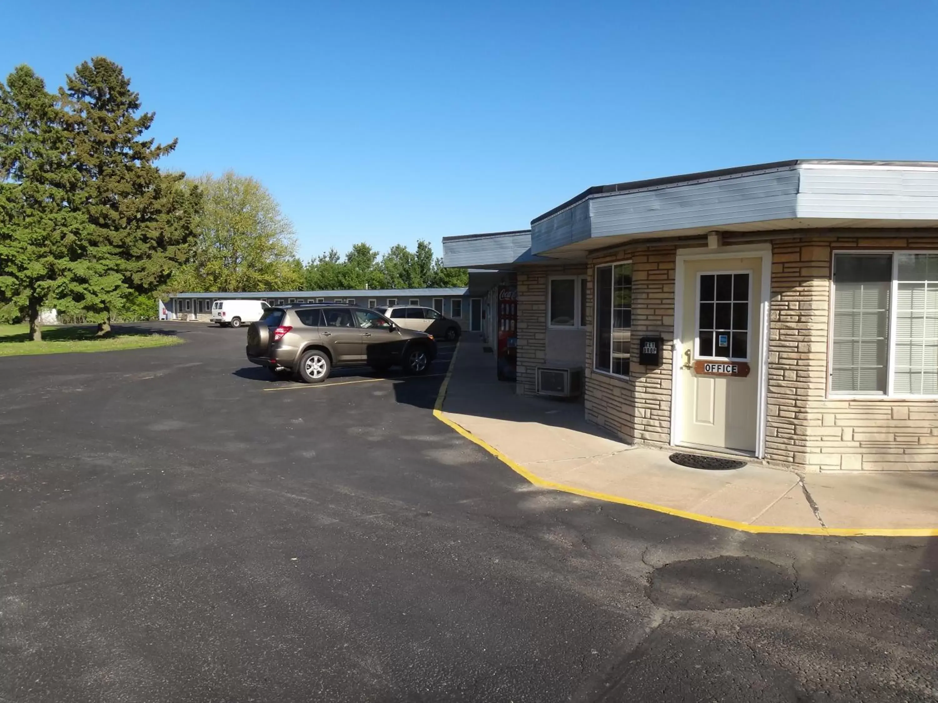 Property Building in Pine Ridge Motel