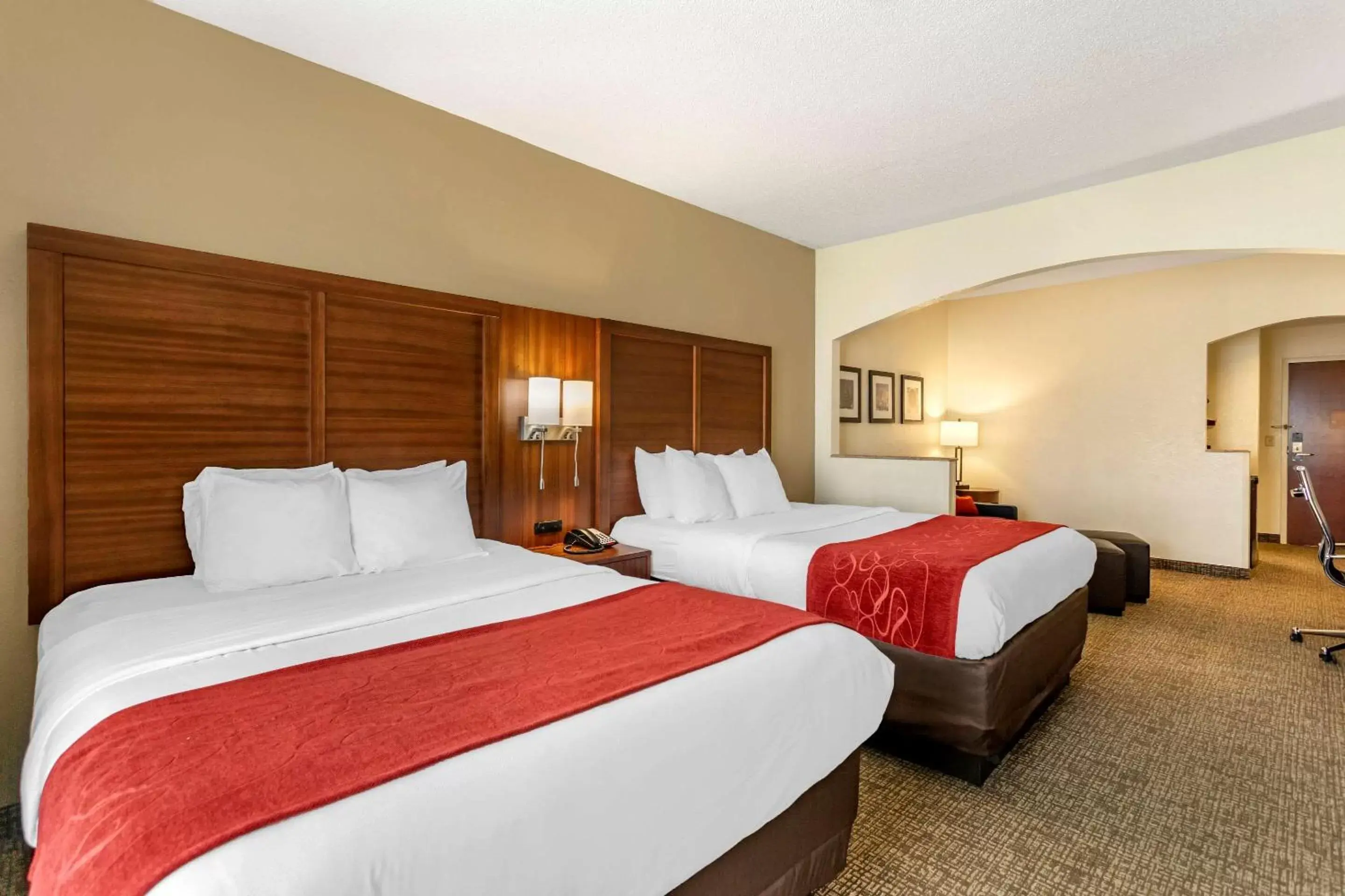Bedroom, Bed in Comfort Suites Southaven I-55