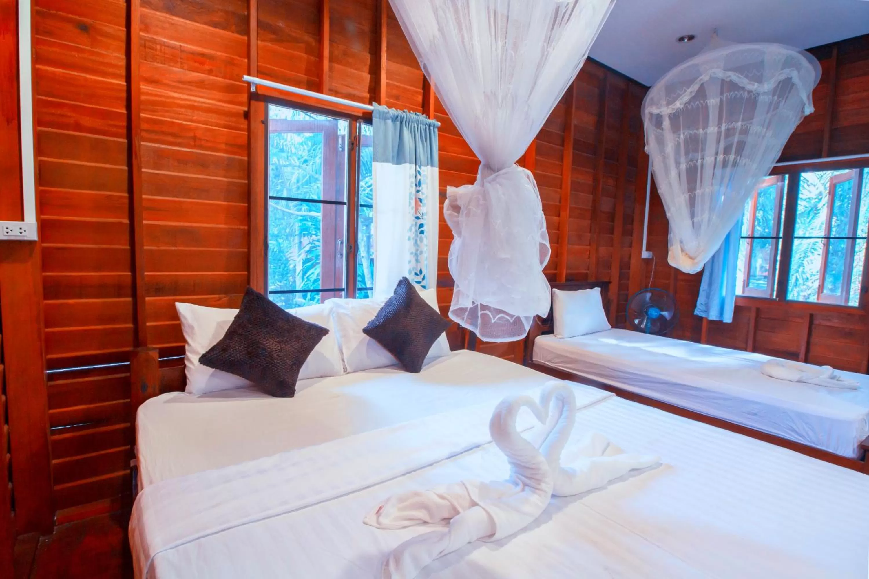 Bed in Khao Sok Palmview Resort