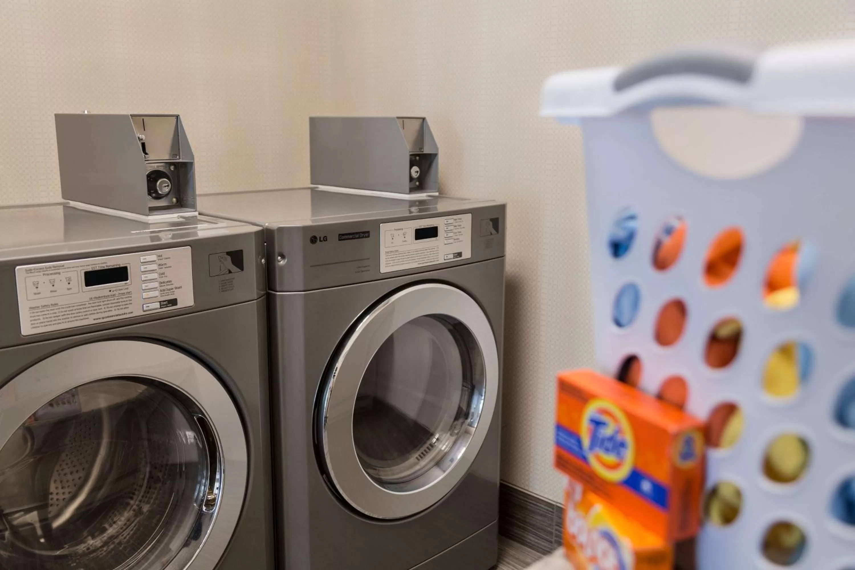 Property building in Hampton Inn & Suites West Des Moines Mill Civic