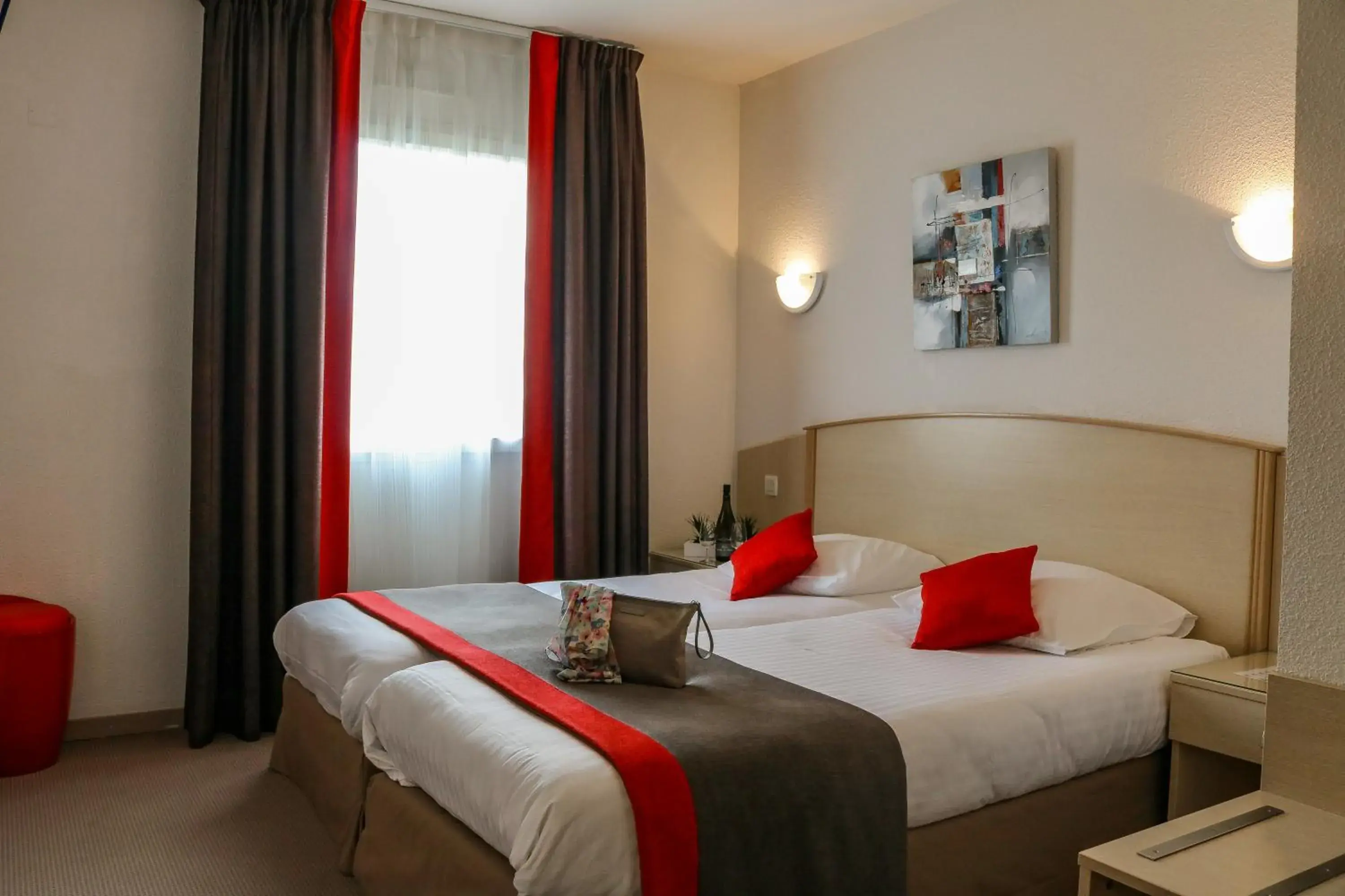 Bedroom, Bed in Hôtel Le Kolibri
