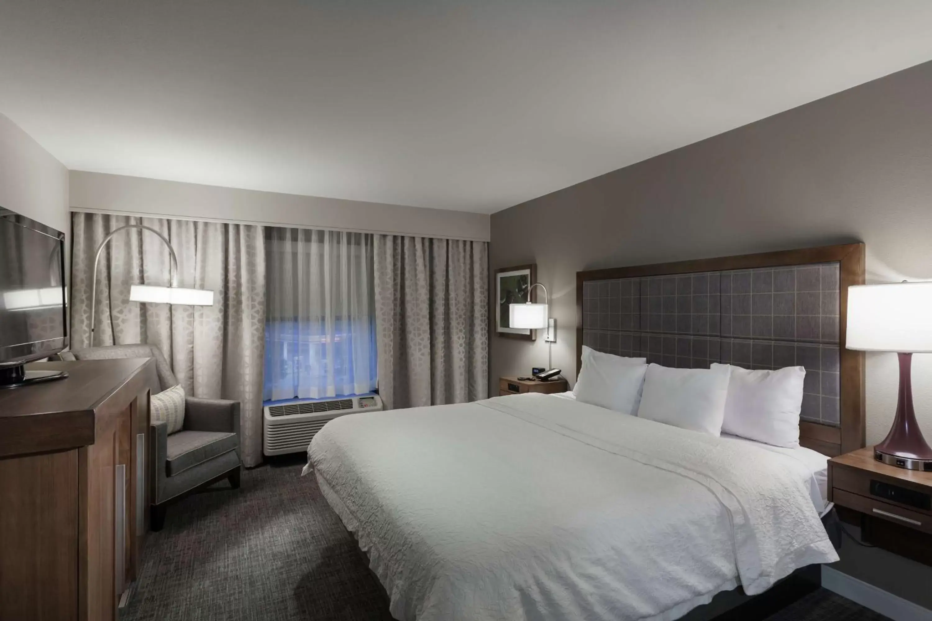 Bedroom, Bed in Hampton Inn & Suites Dallas DFW Airport North Grapevine