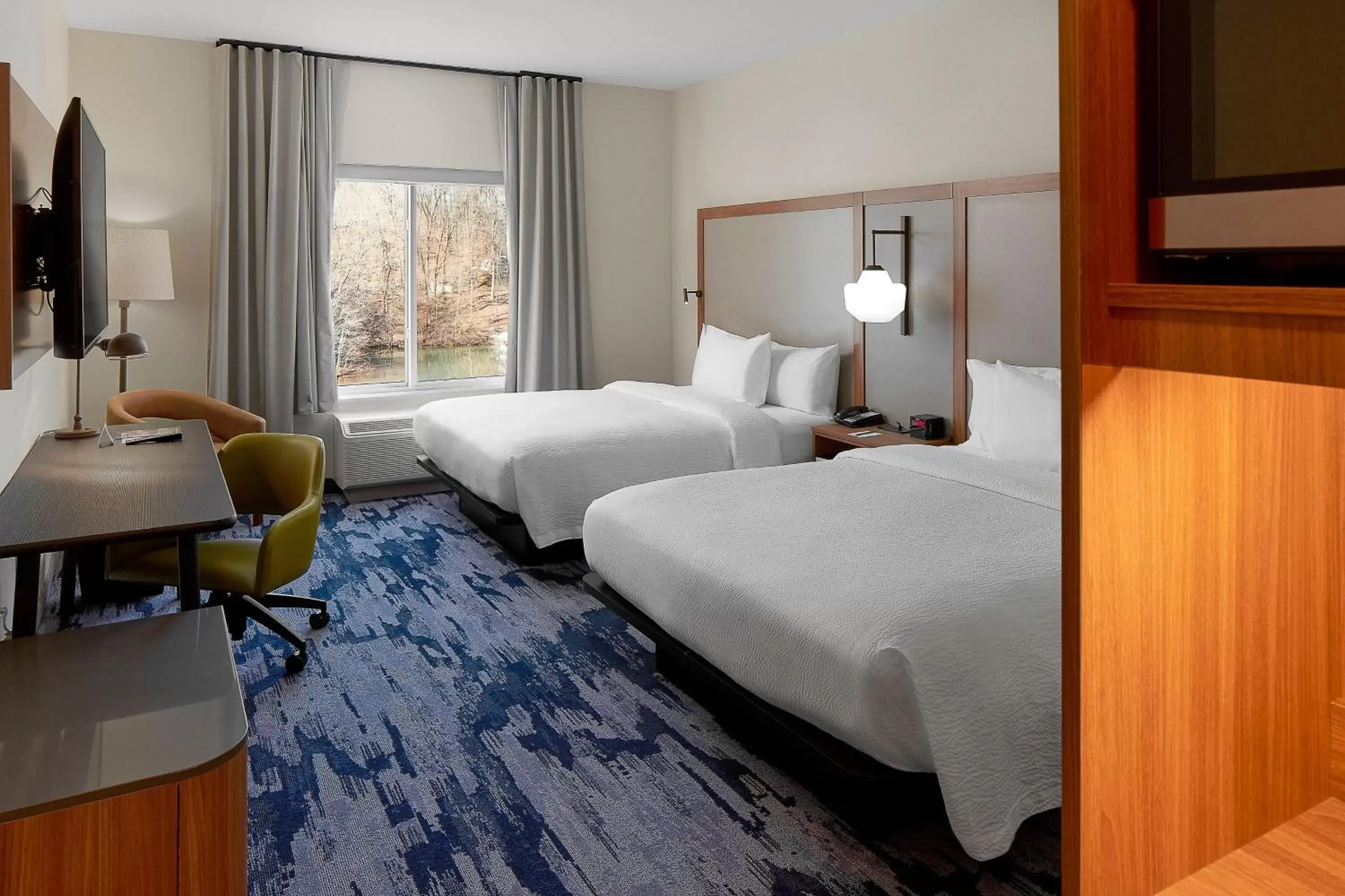 Photo of the whole room, Bed in Fairfield Inn & Suites Seneca Clemson Univ Area