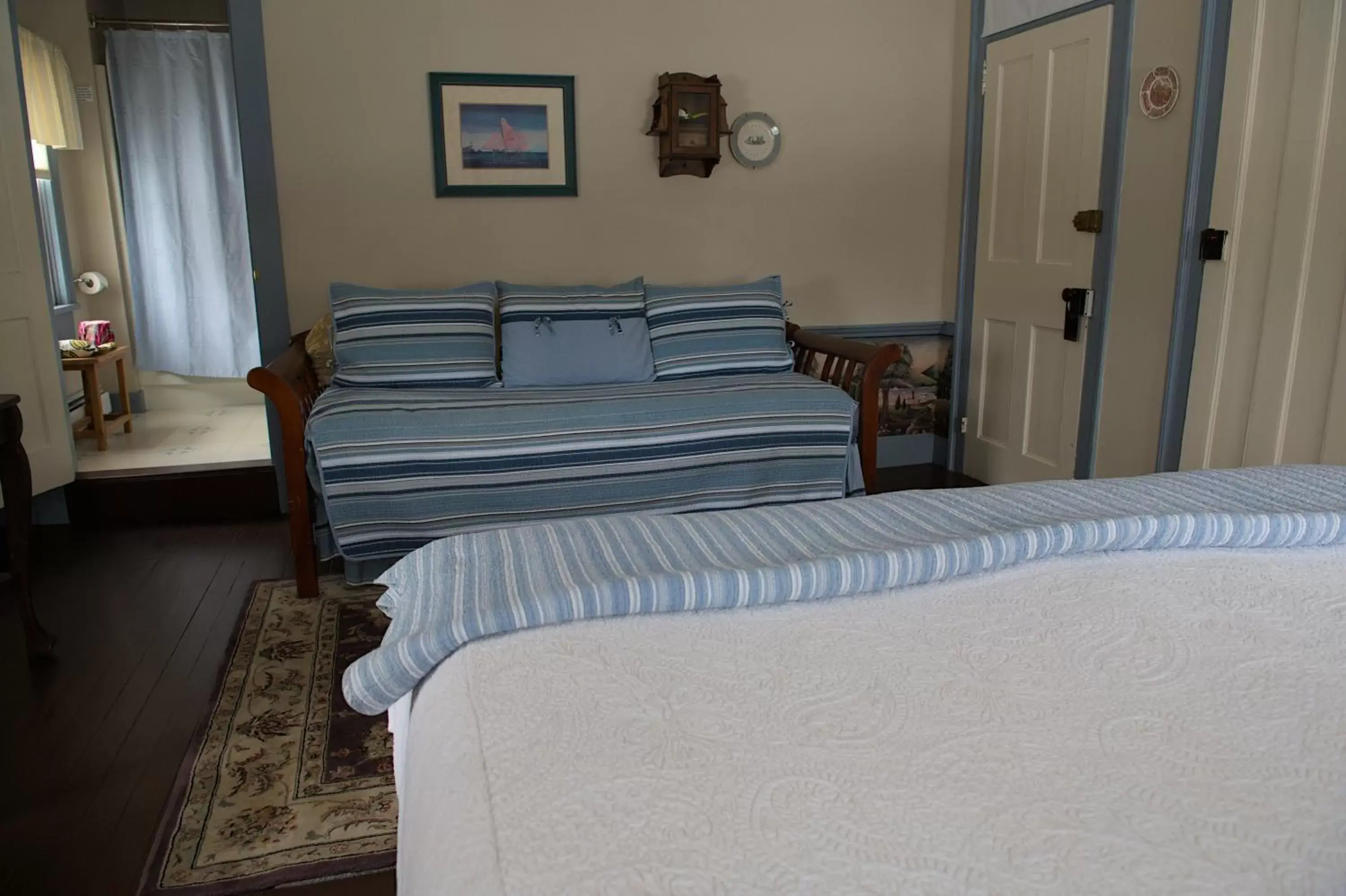 Bedroom, Bed in Shoreham Inn Bed & Breakfast