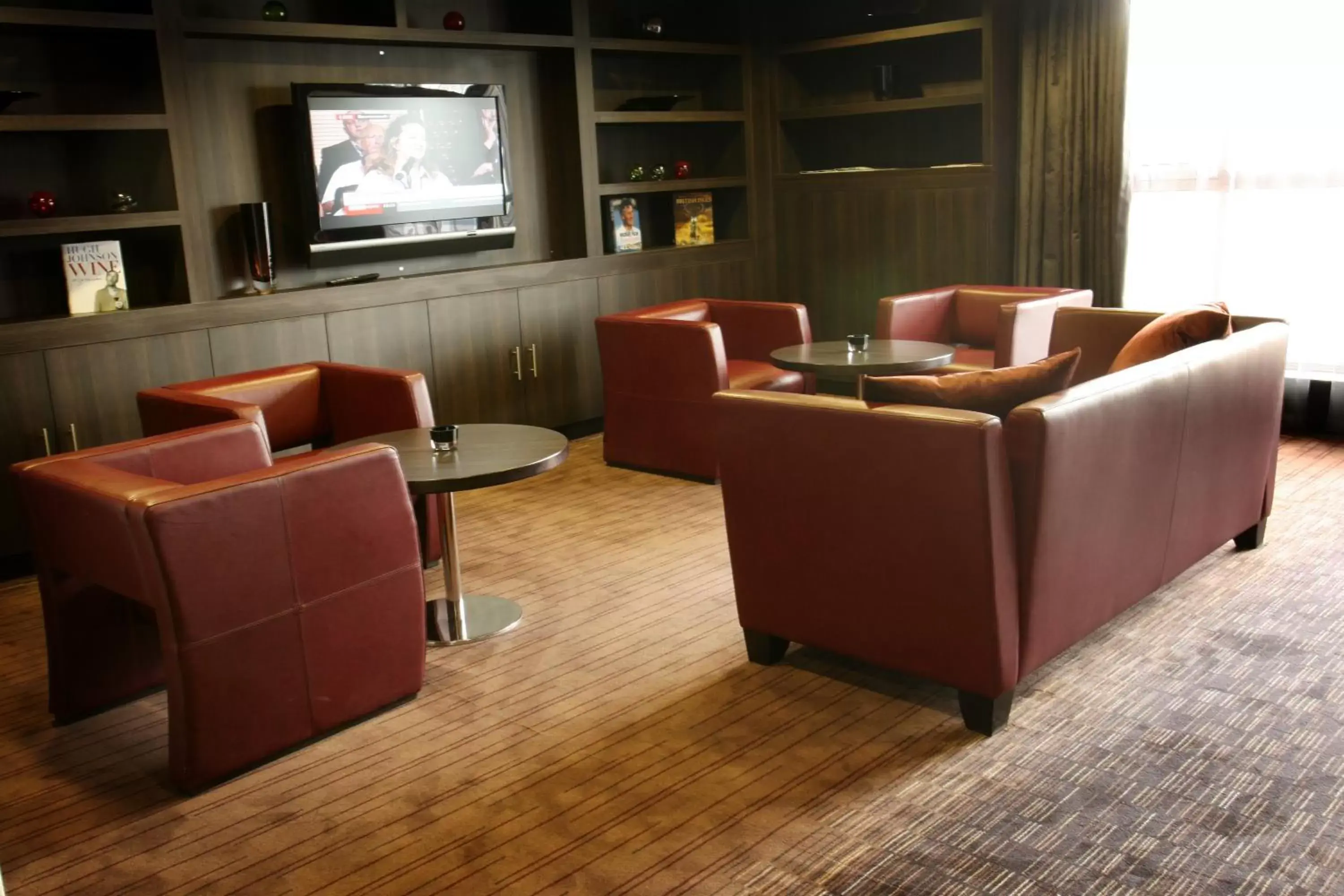 Lobby or reception, Lounge/Bar in Crowne Plaza Birmingham City, an IHG Hotel