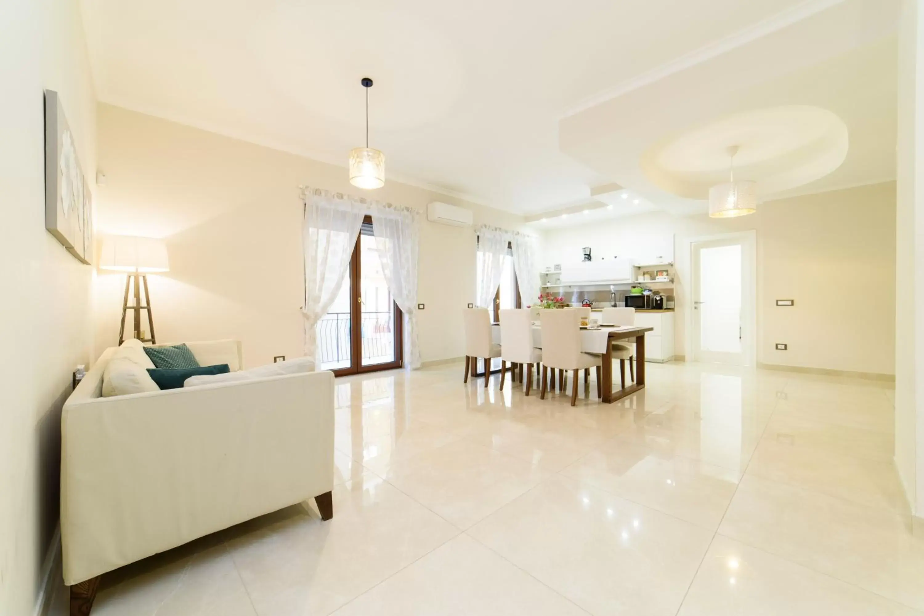 Living room, Dining Area in HomeAway Salerno