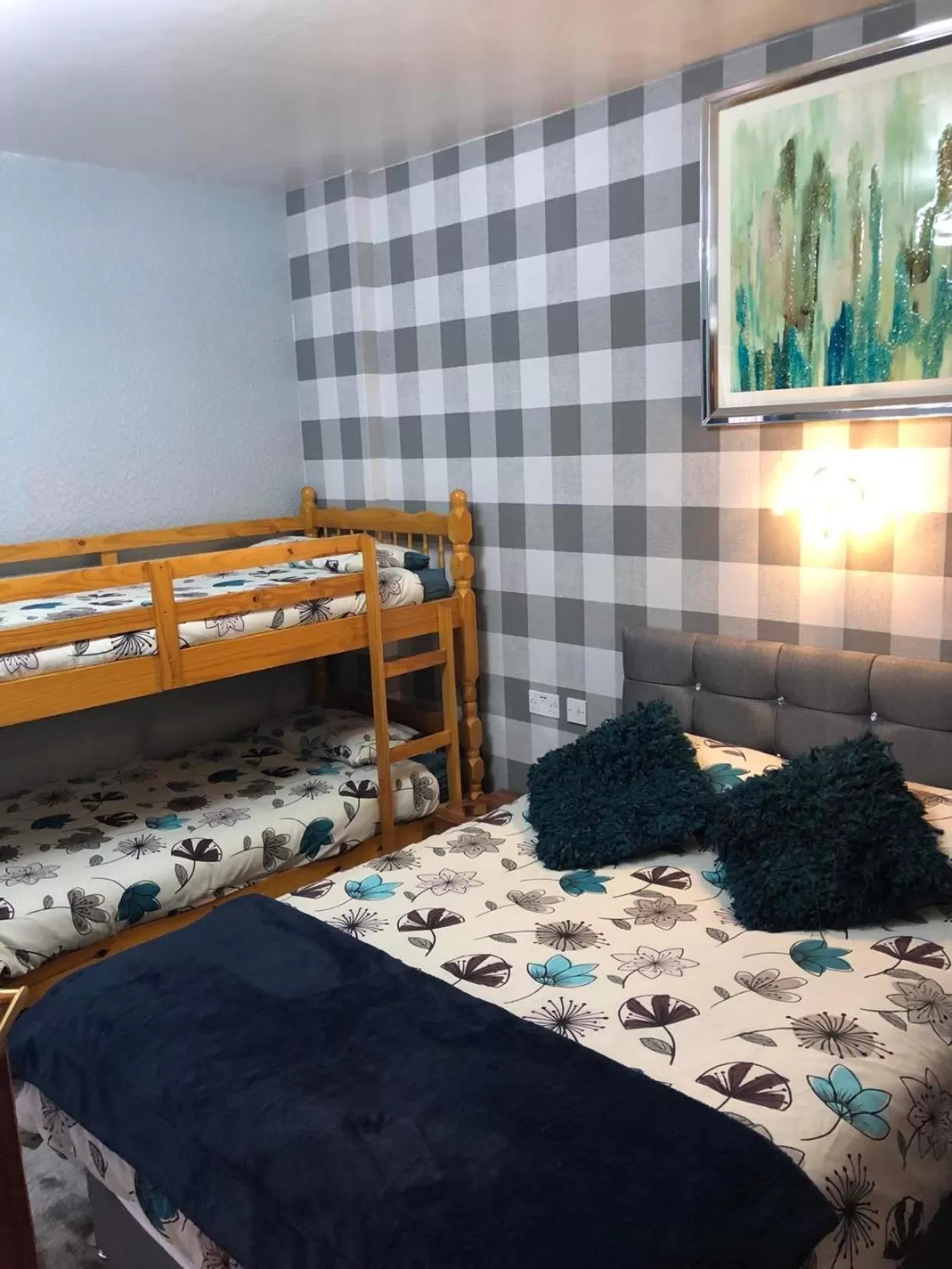 Guests, Bed in Springfield Hotel