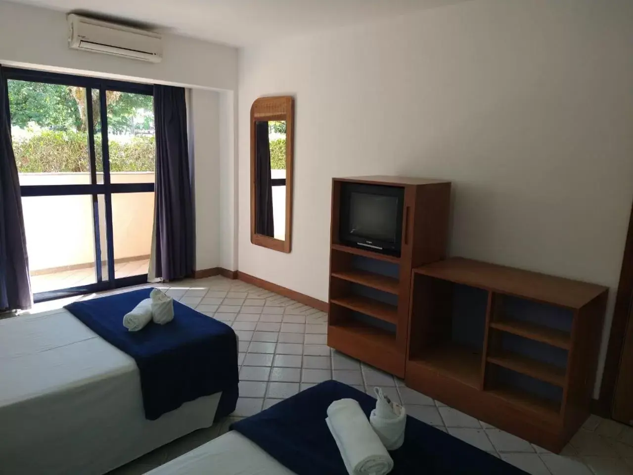 Bedroom, TV/Entertainment Center in Samba Angra dos Reis