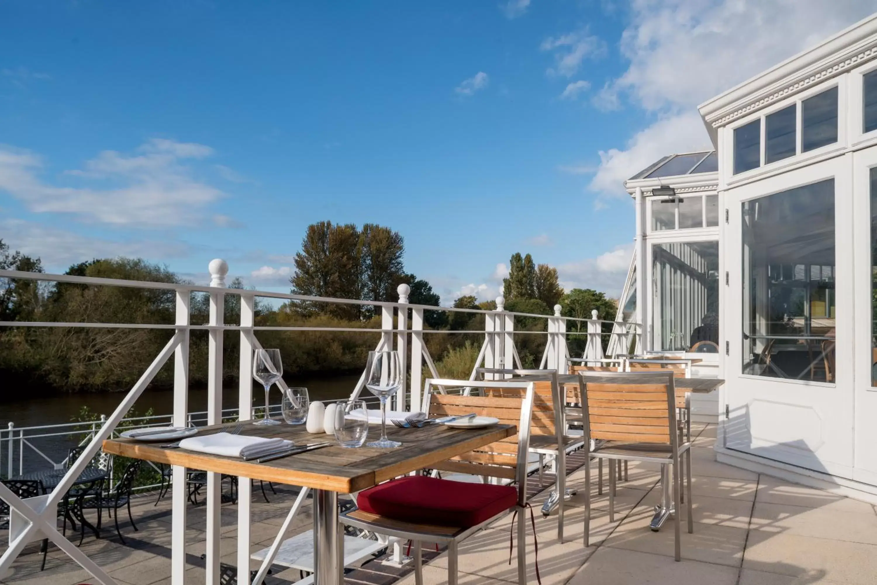 Restaurant/places to eat, Patio/Outdoor Area in Diglis House Hotel