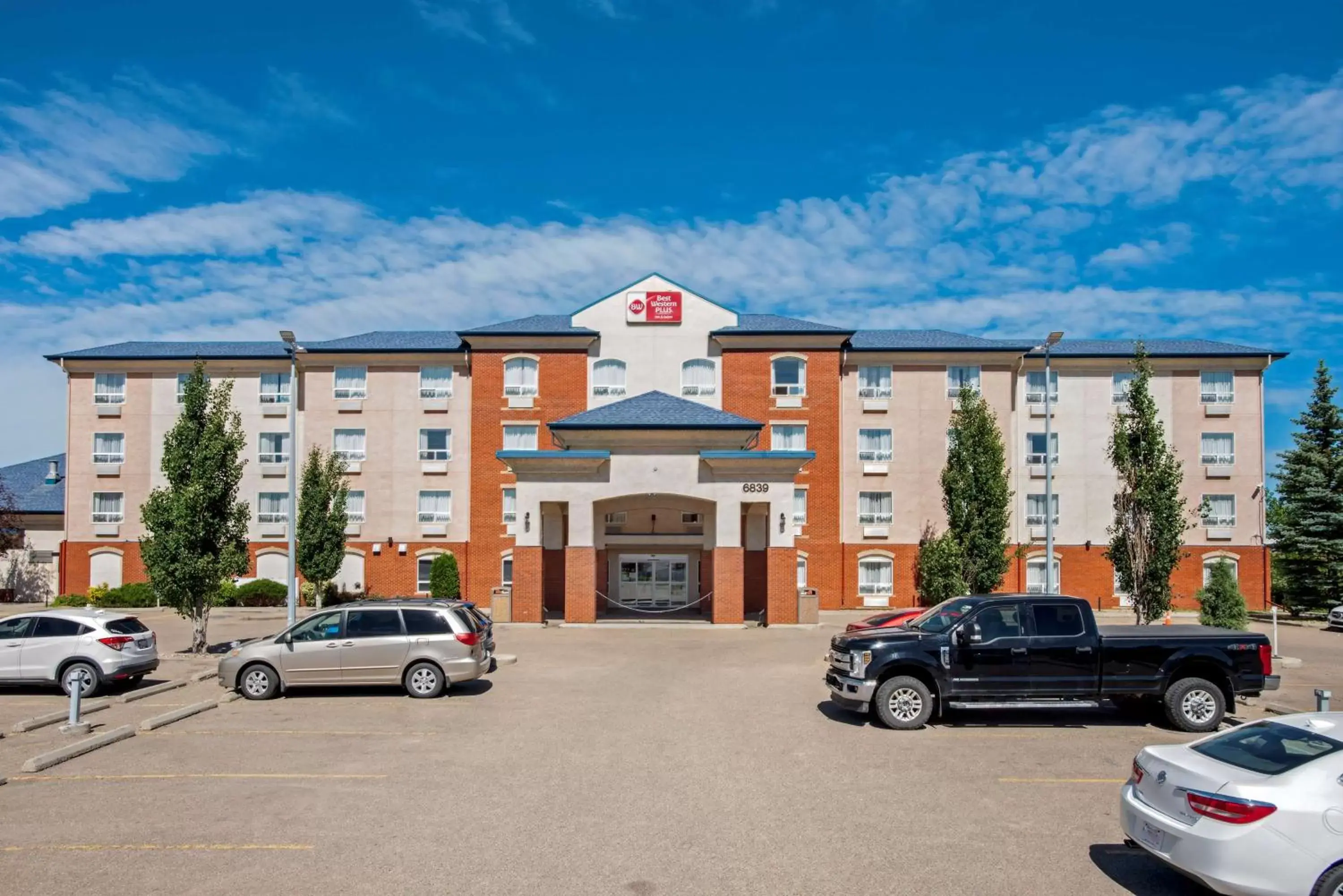 Property Building in Best Western Plus Red Deer Inn & Suite