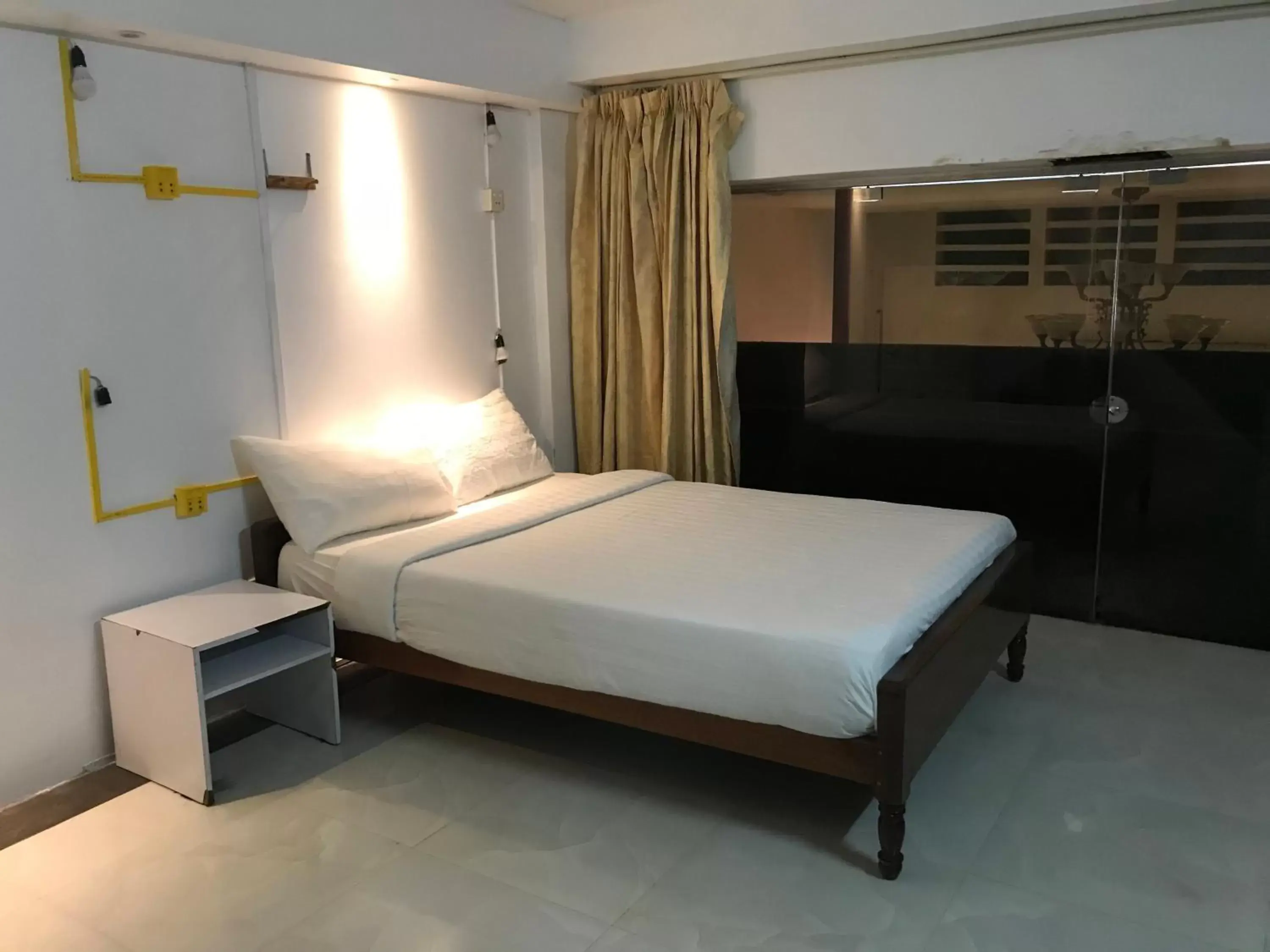 Bed in White Residence Hotel & Apartment