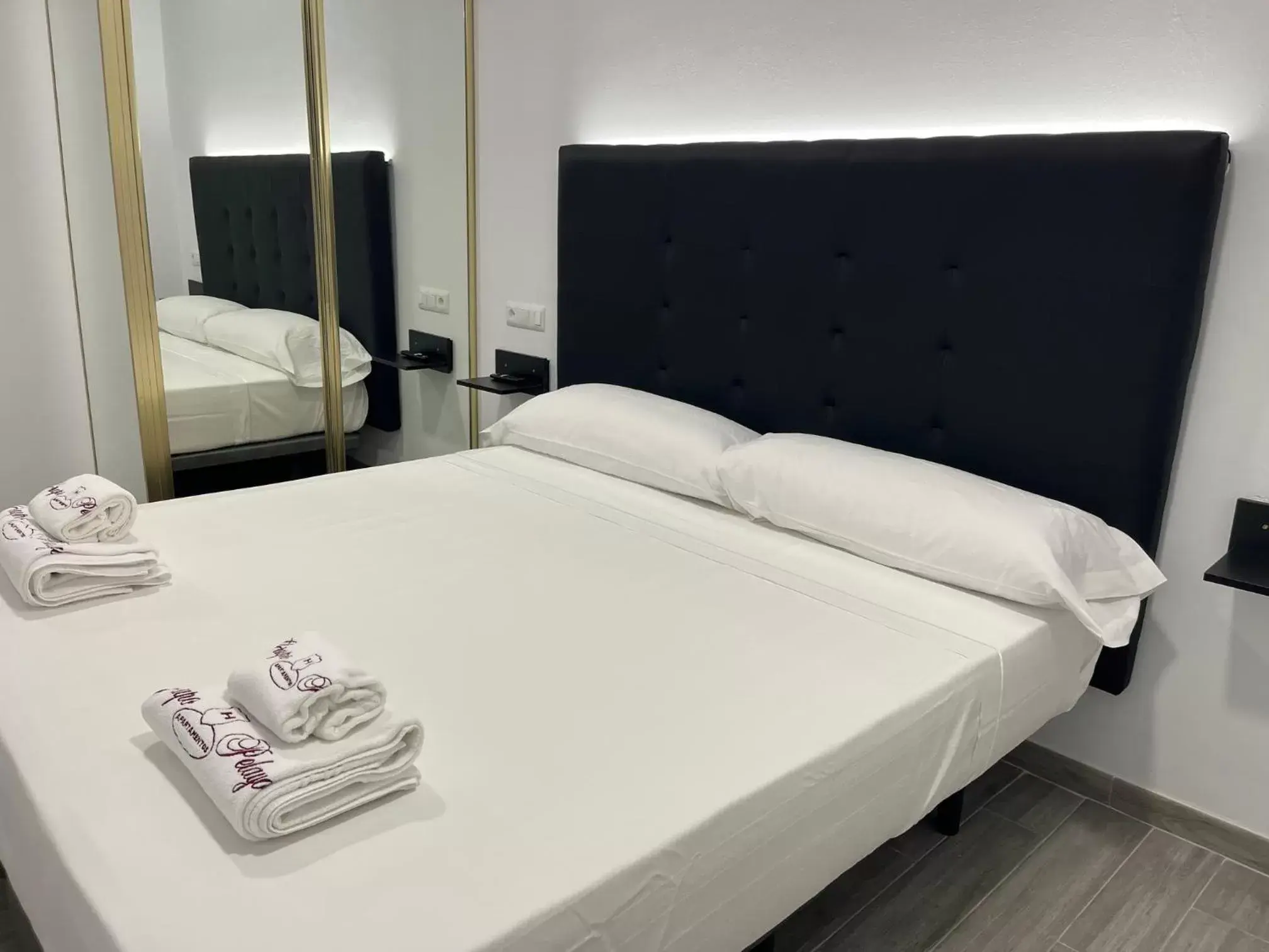 Bed in H Pelayo Auto Check-In Rooms