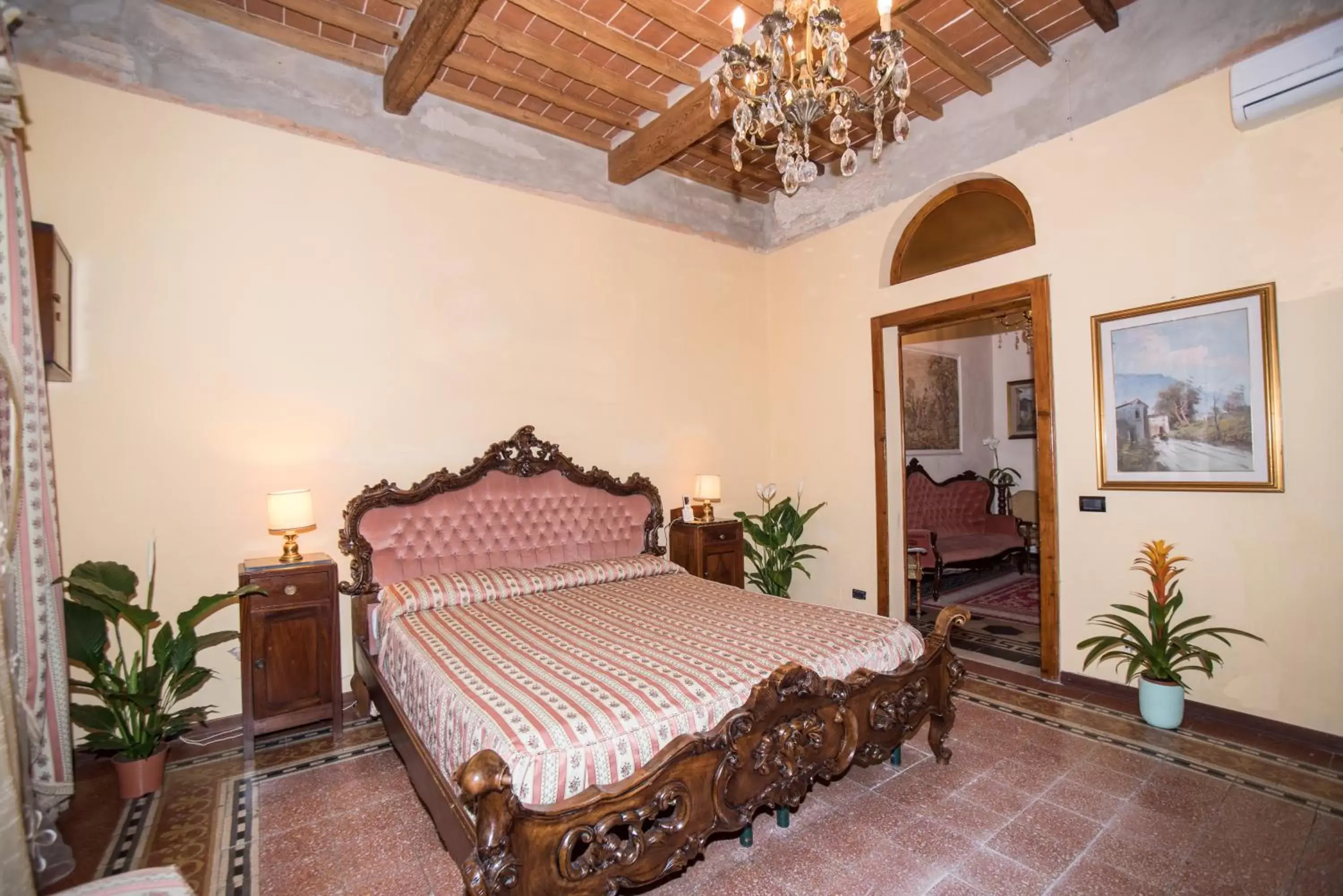 Photo of the whole room, Bed in Relais Centro Storico