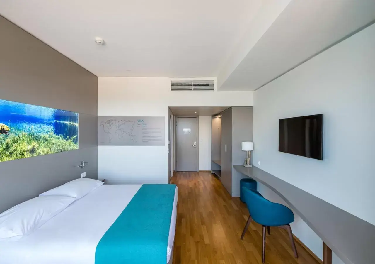 Photo of the whole room, Bed in Aquatis Hotel Photo of the whole room, Bed in Aquatis Hotel