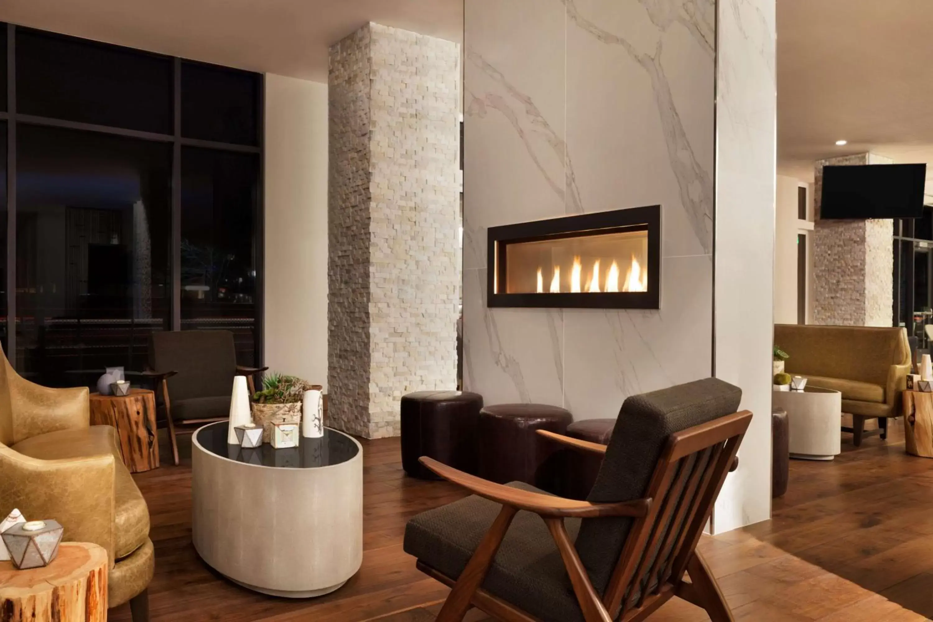 Dining area in Embassy Suites By Hilton Boulder