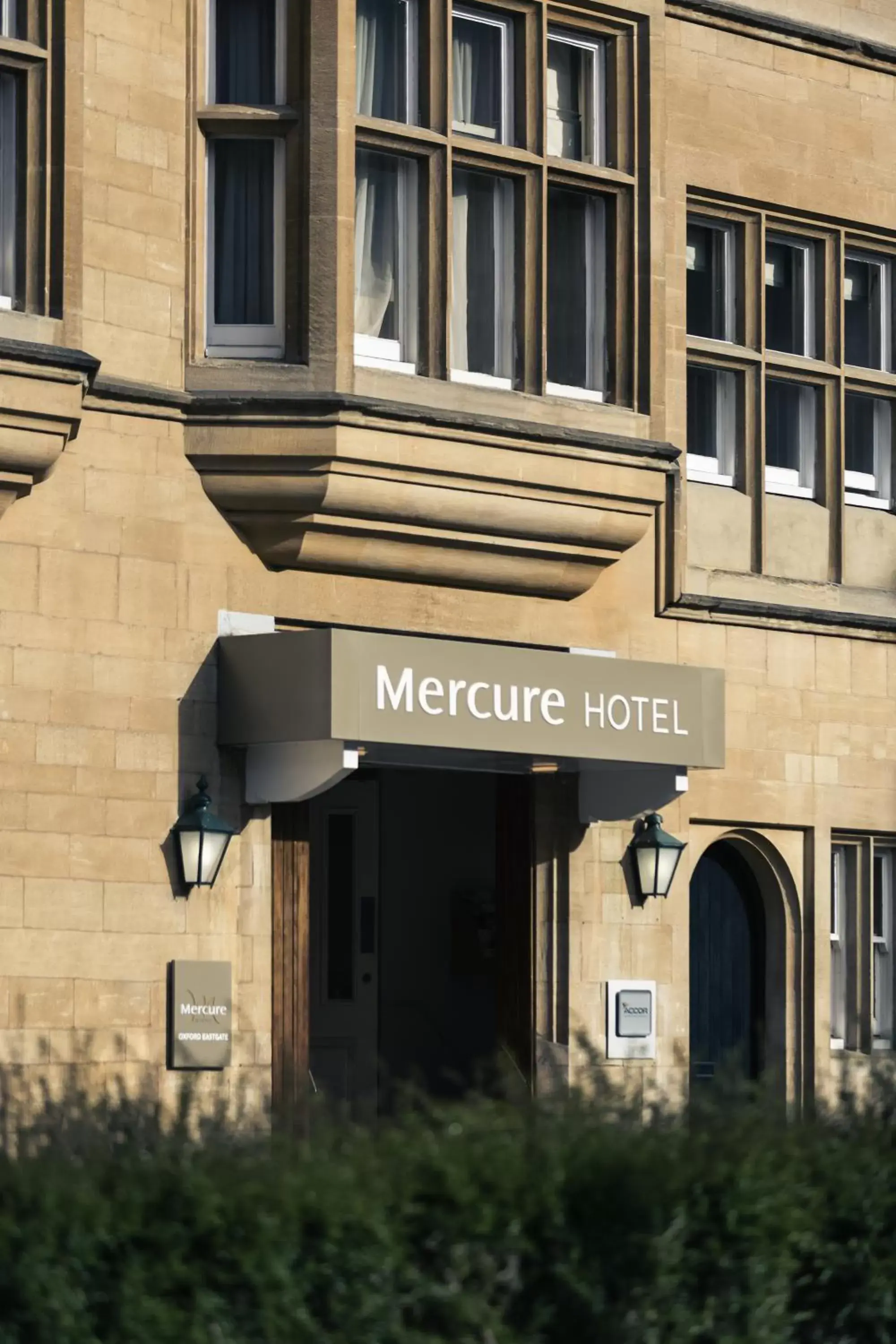 Facade/entrance in Mercure Oxford Eastgate Hotel