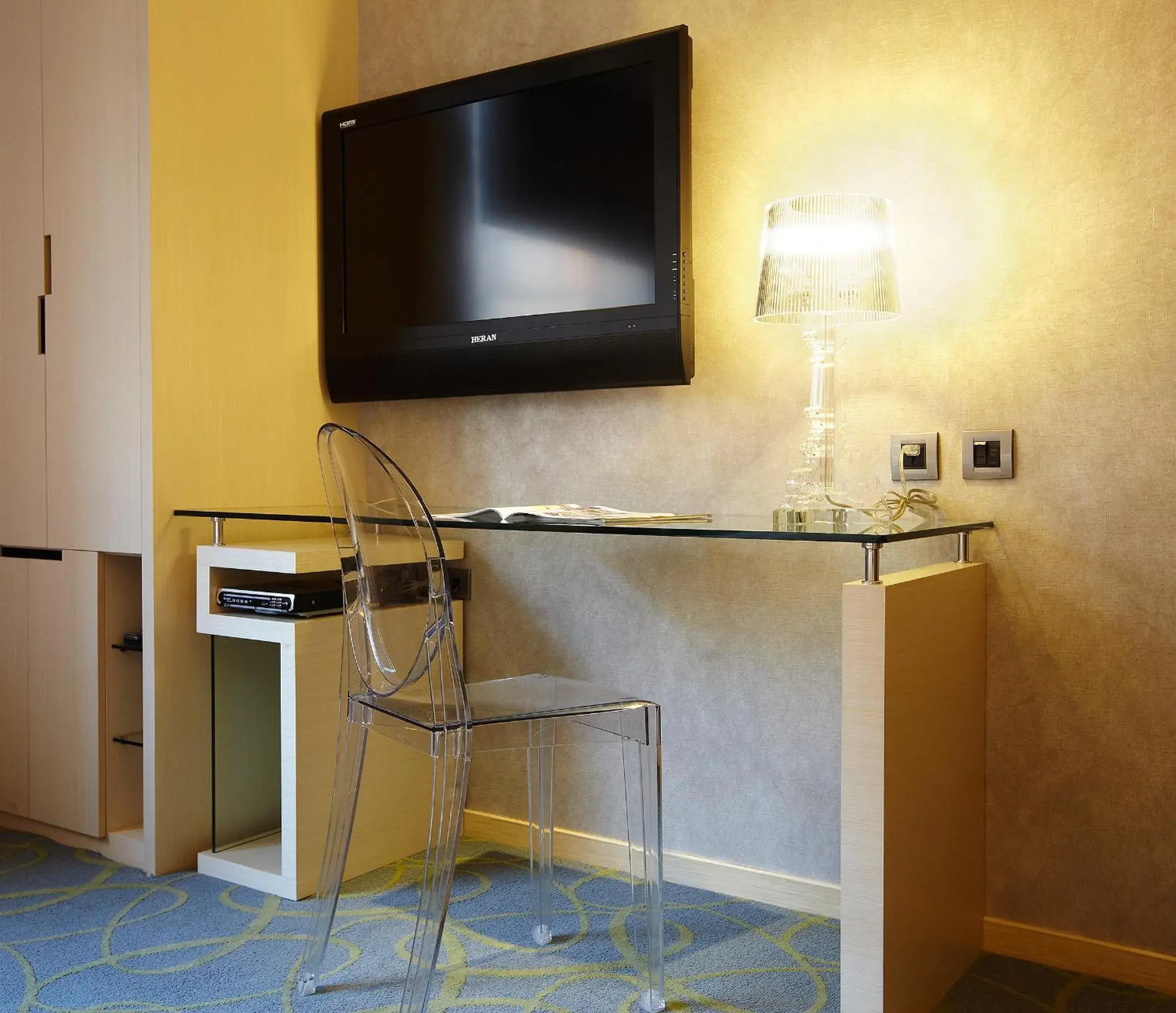 Bedroom, TV/Entertainment Center in Beauty Hotels - Beautique Hotel