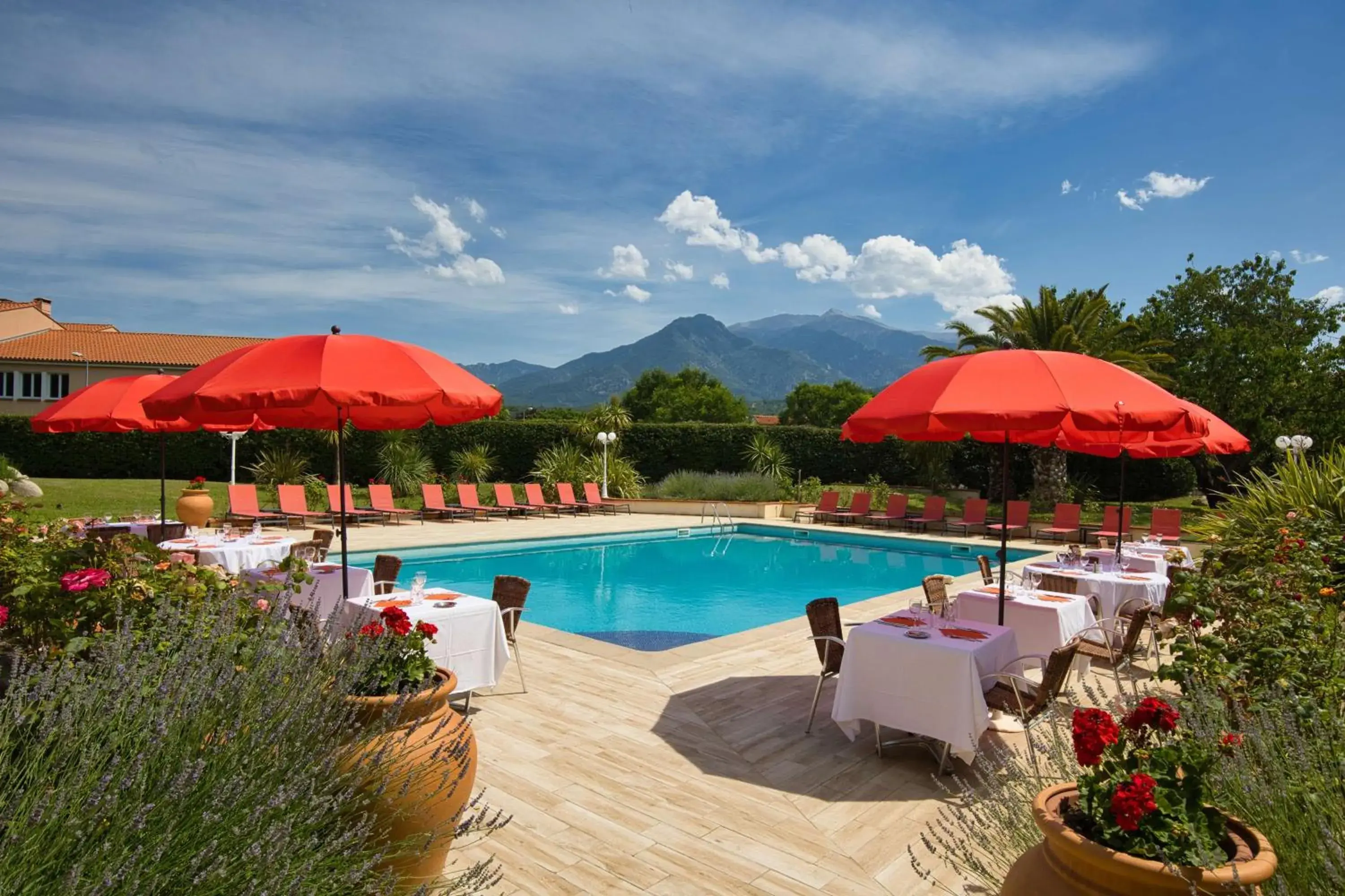 Activities, Swimming Pool in Best Western Le Vauban