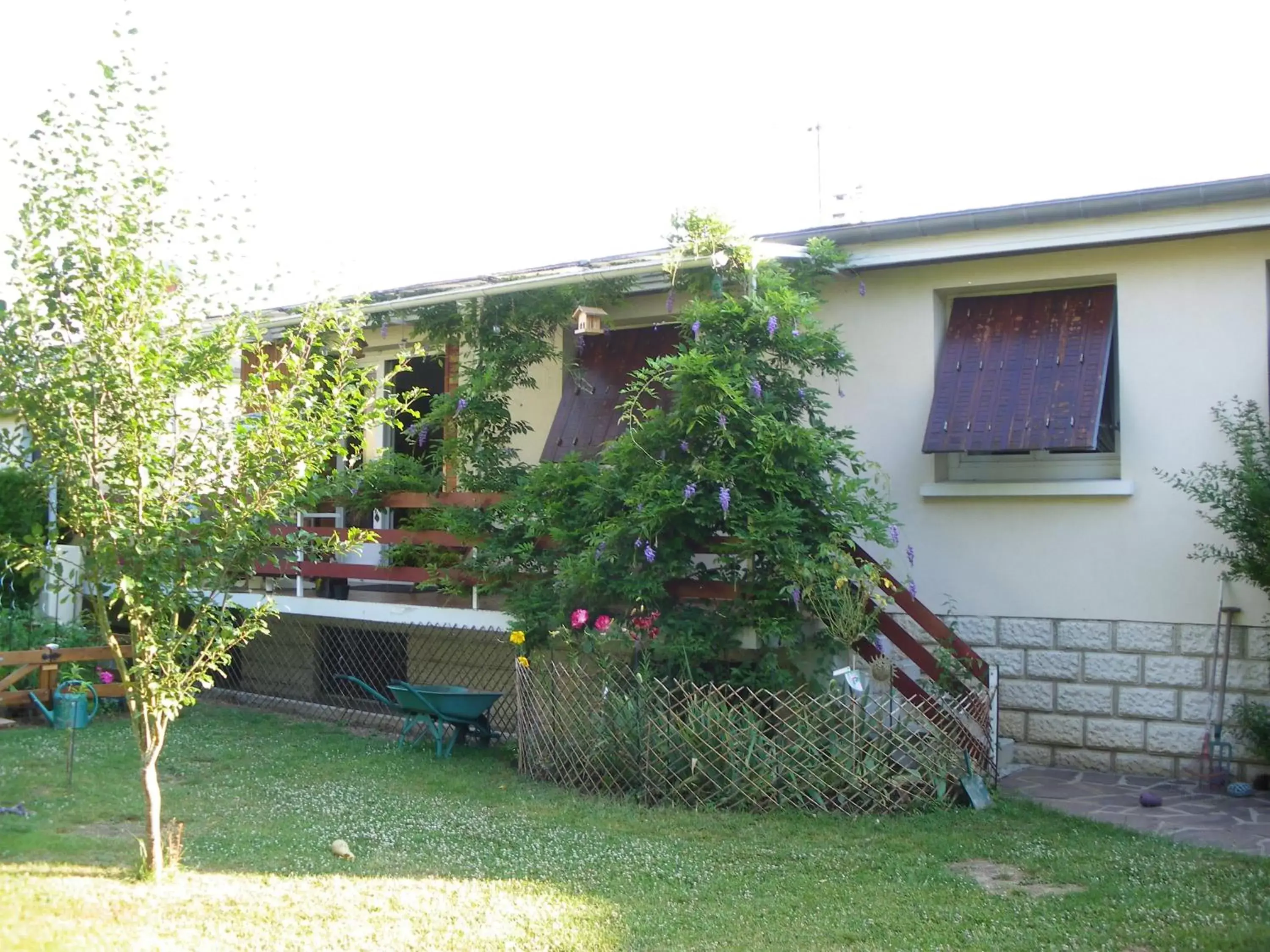 Garden view, Property Building in Chambre d'Hôtes - DOUCE NUI-THE