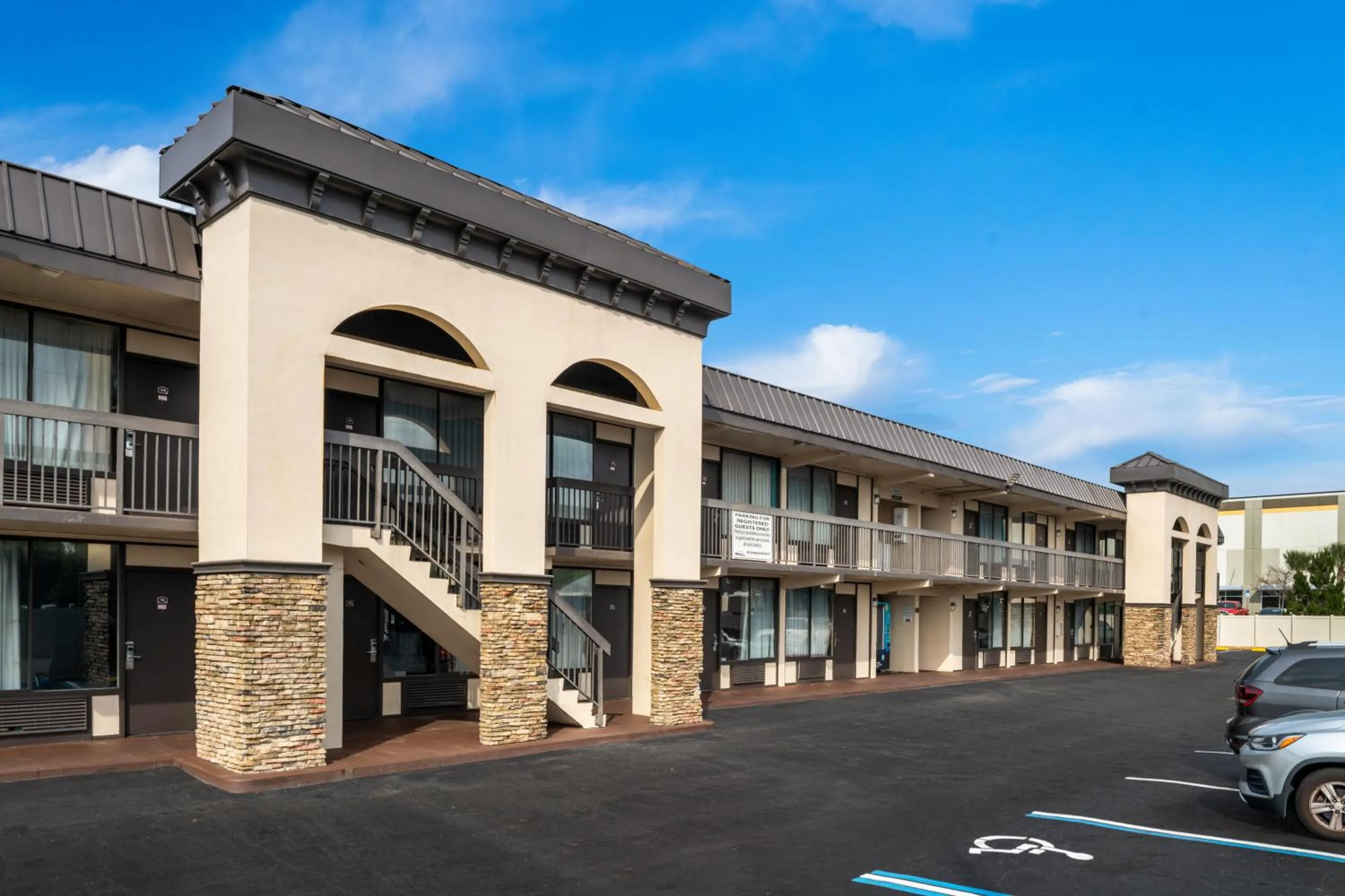 Property building in Americas Best Value Inn Orlando, FL