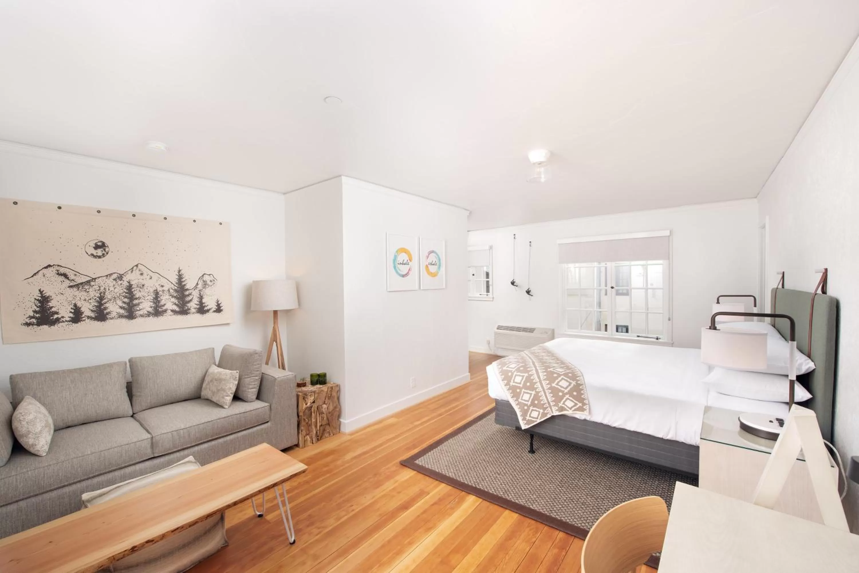 Photo of the whole room, Bed in SCP Redmond Hotel