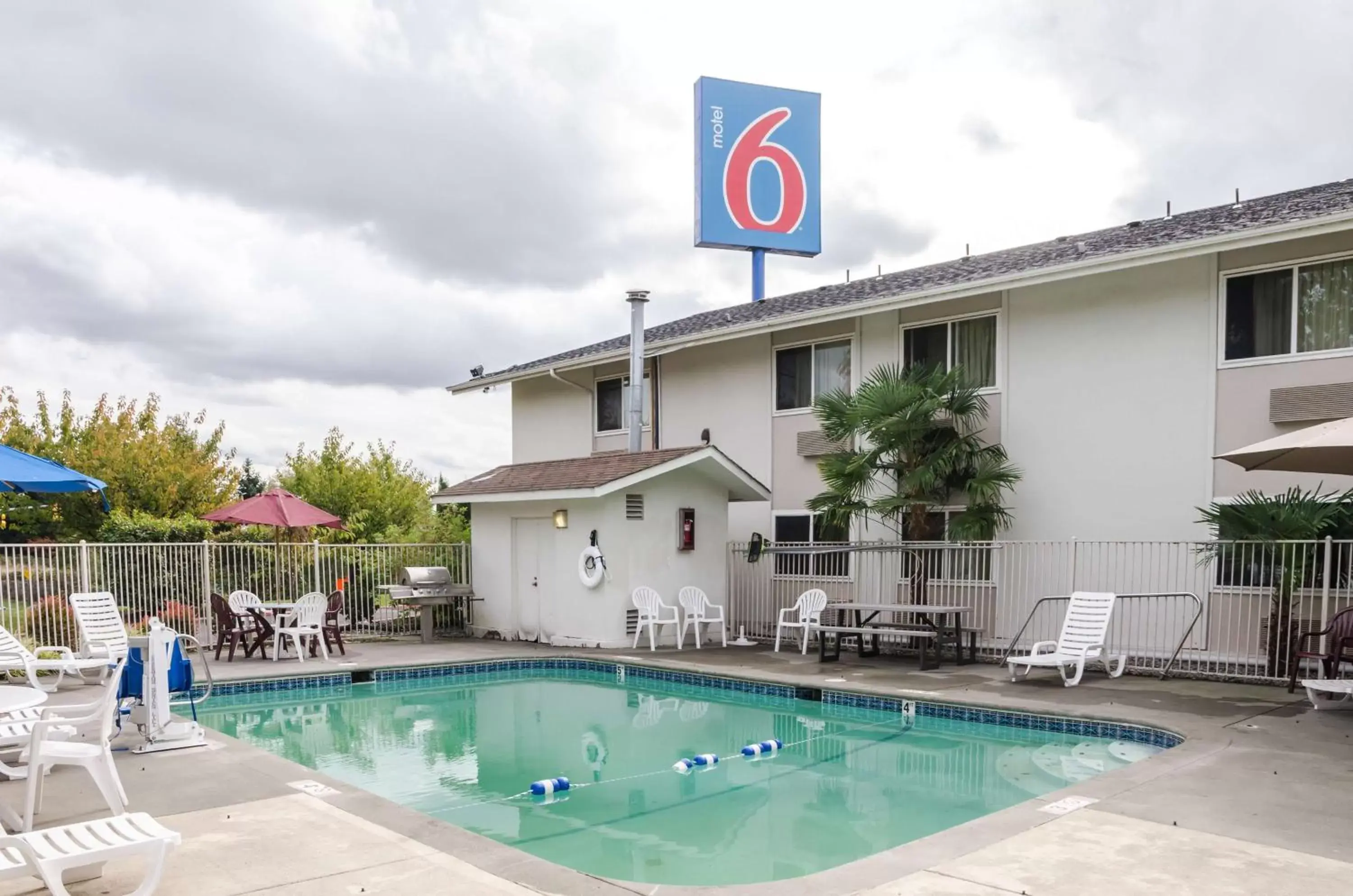 Activities, Property Building in Motel 6-Seattle, WA - Sea-Tac Airport South