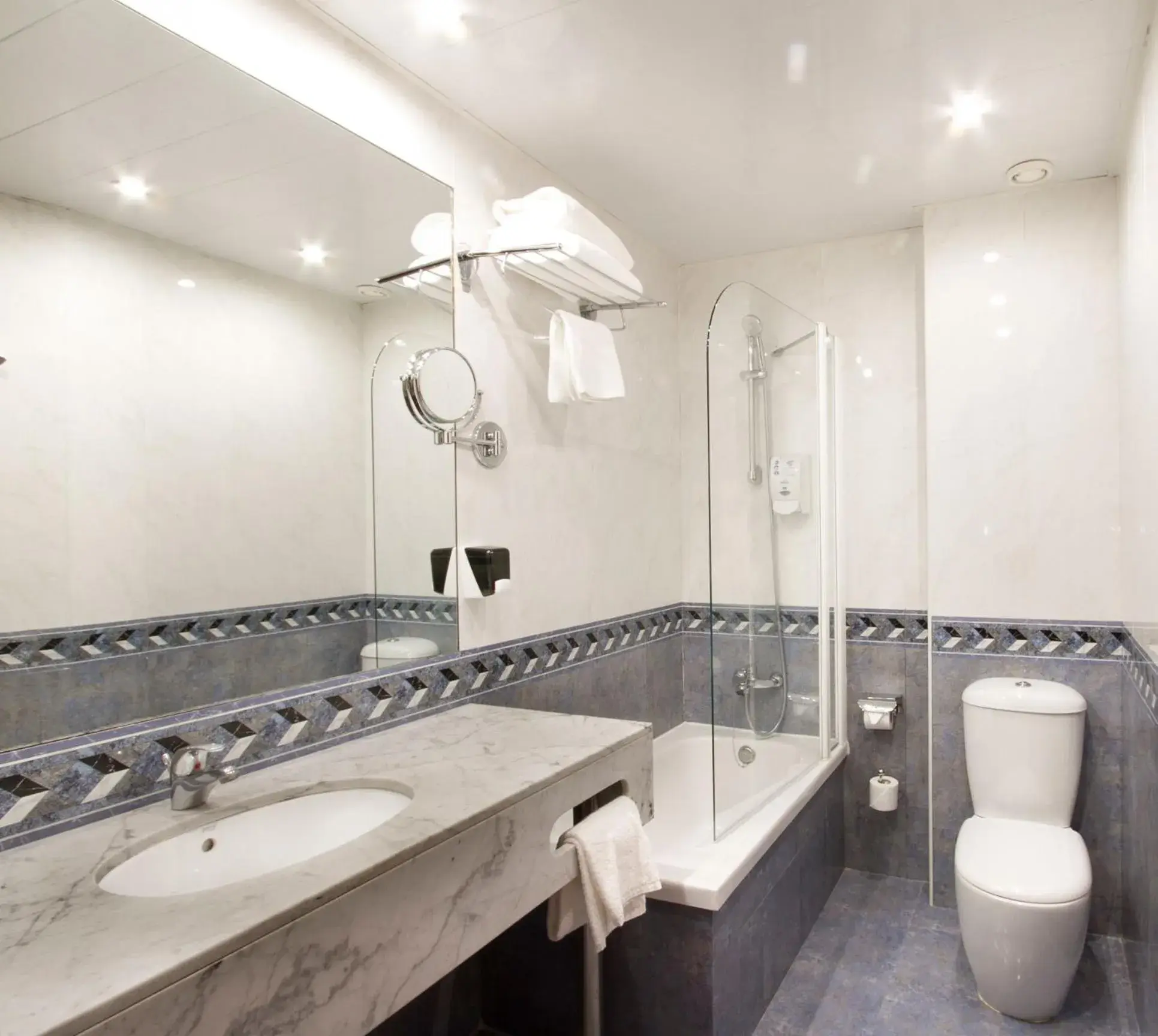 Bathroom in Hotel Garbi Millenni