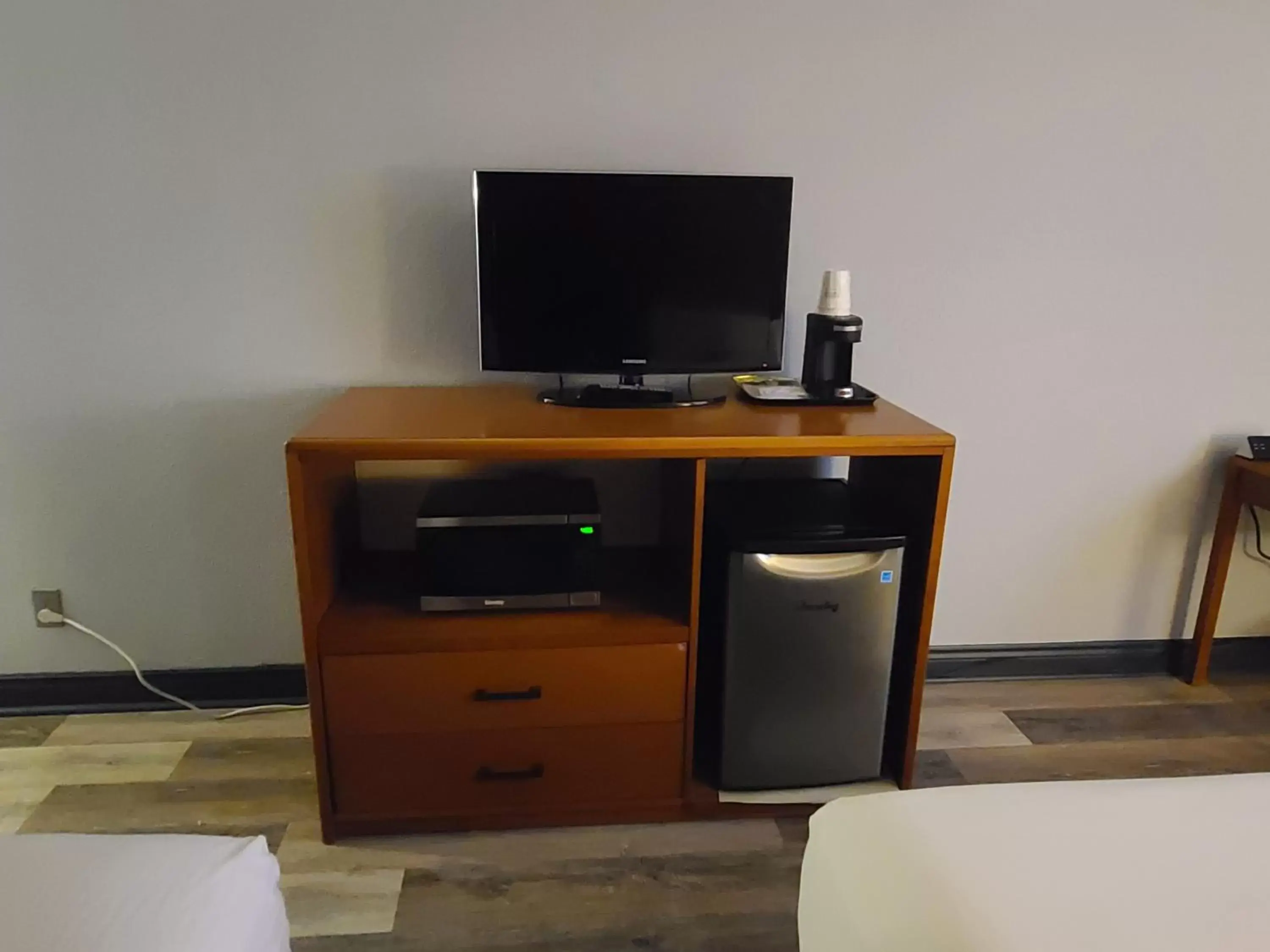 TV/Entertainment Center in Travelodge by Wyndham Downtown Barrie