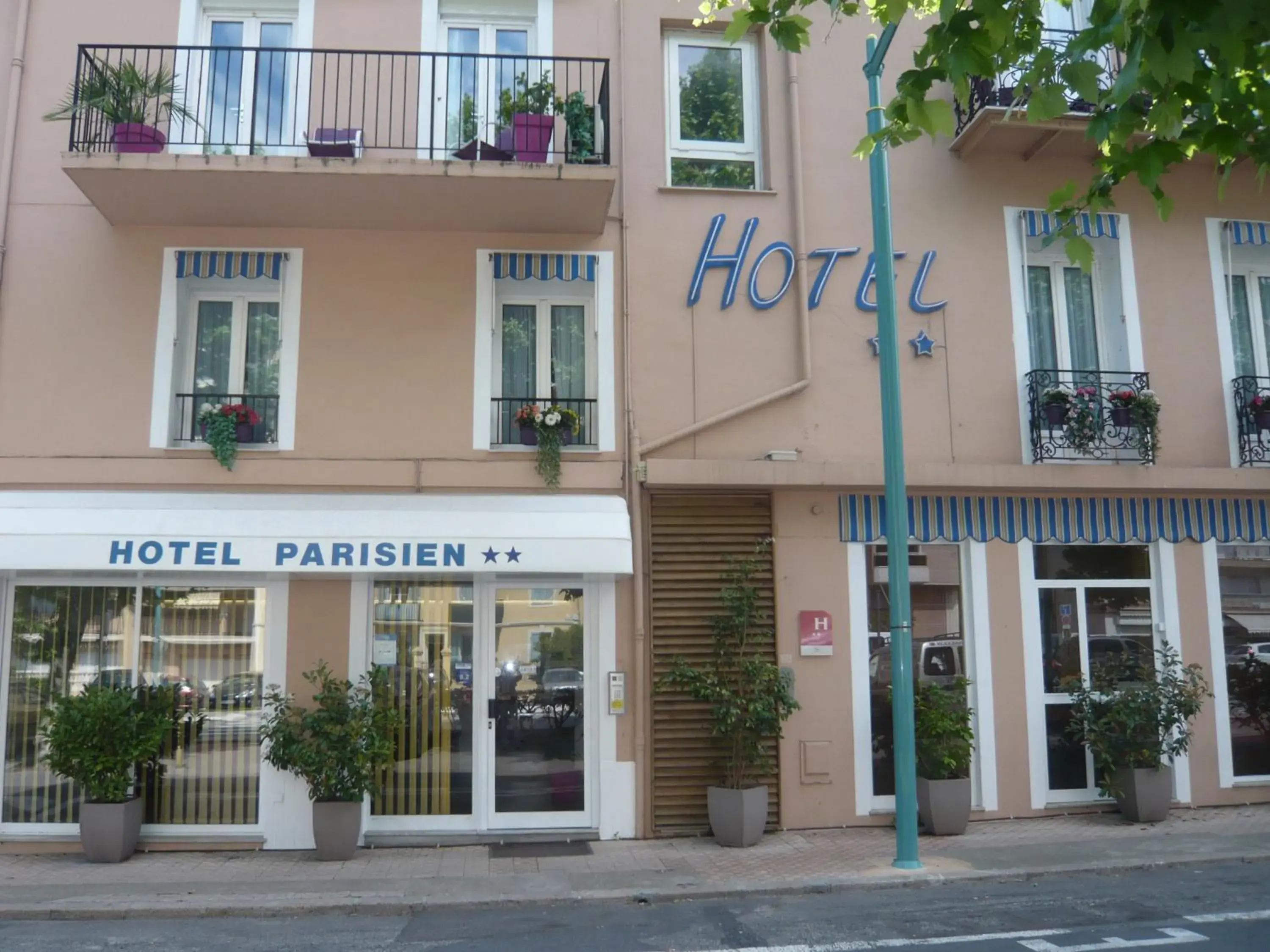 Day, Facade/Entrance in Hotel Parisien