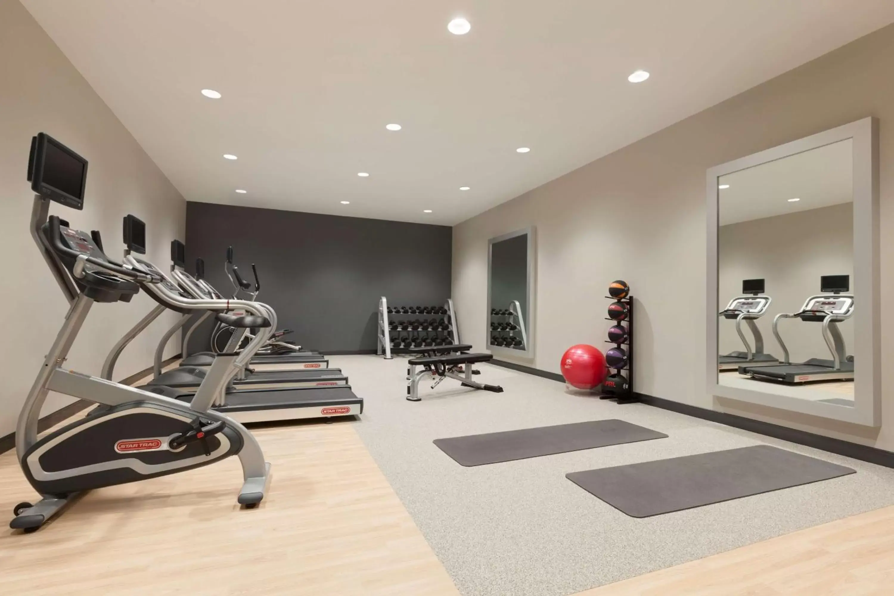 Fitness centre/facilities, Fitness Center/Facilities in Embassy Suites By Hilton Wilmington Riverfront