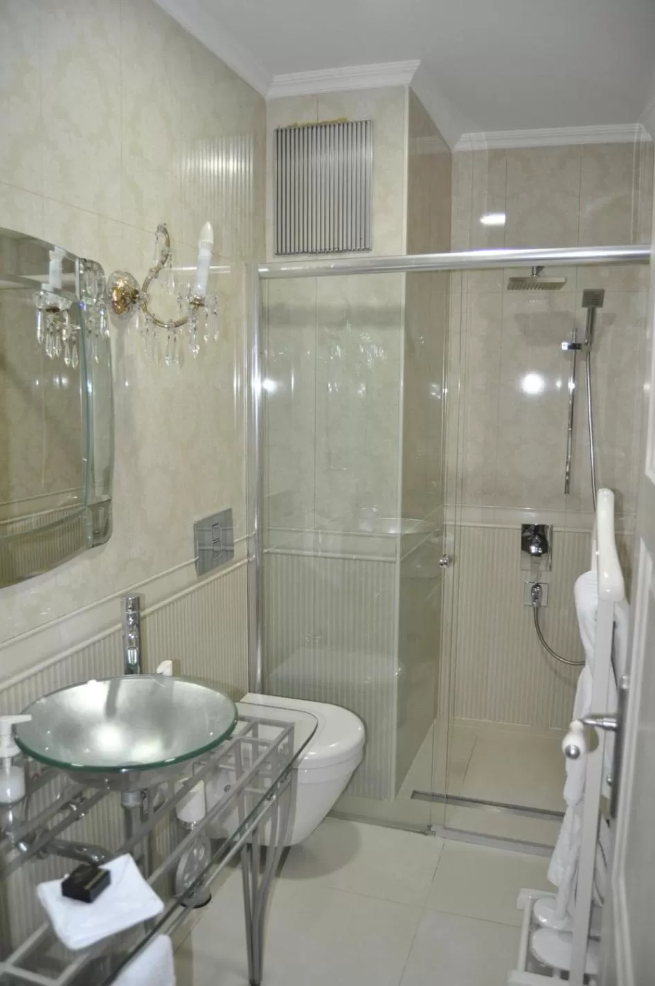 Bathroom in Villa Pera Suite Hotel