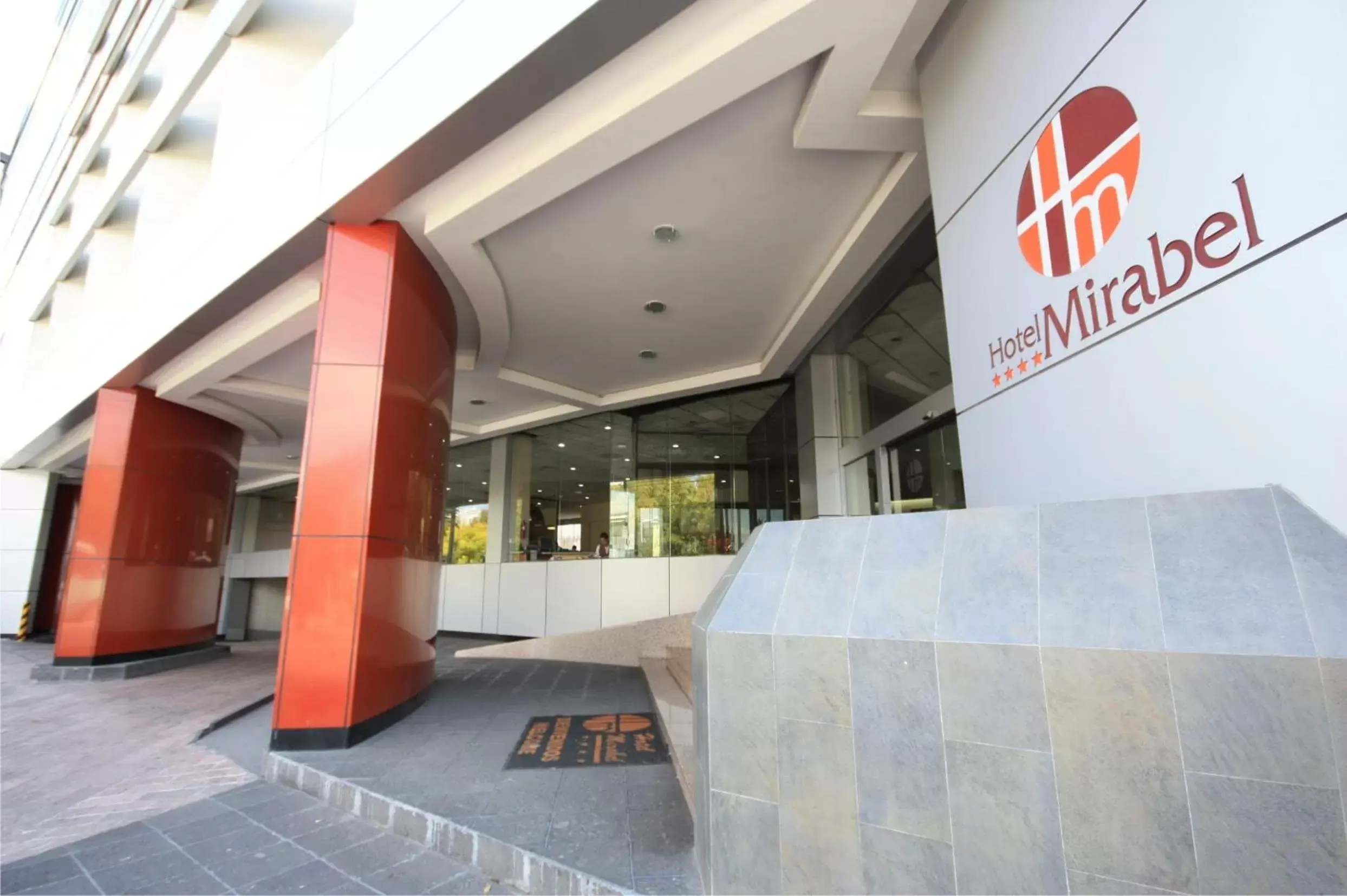 Facade/entrance in Hotel Mirabel