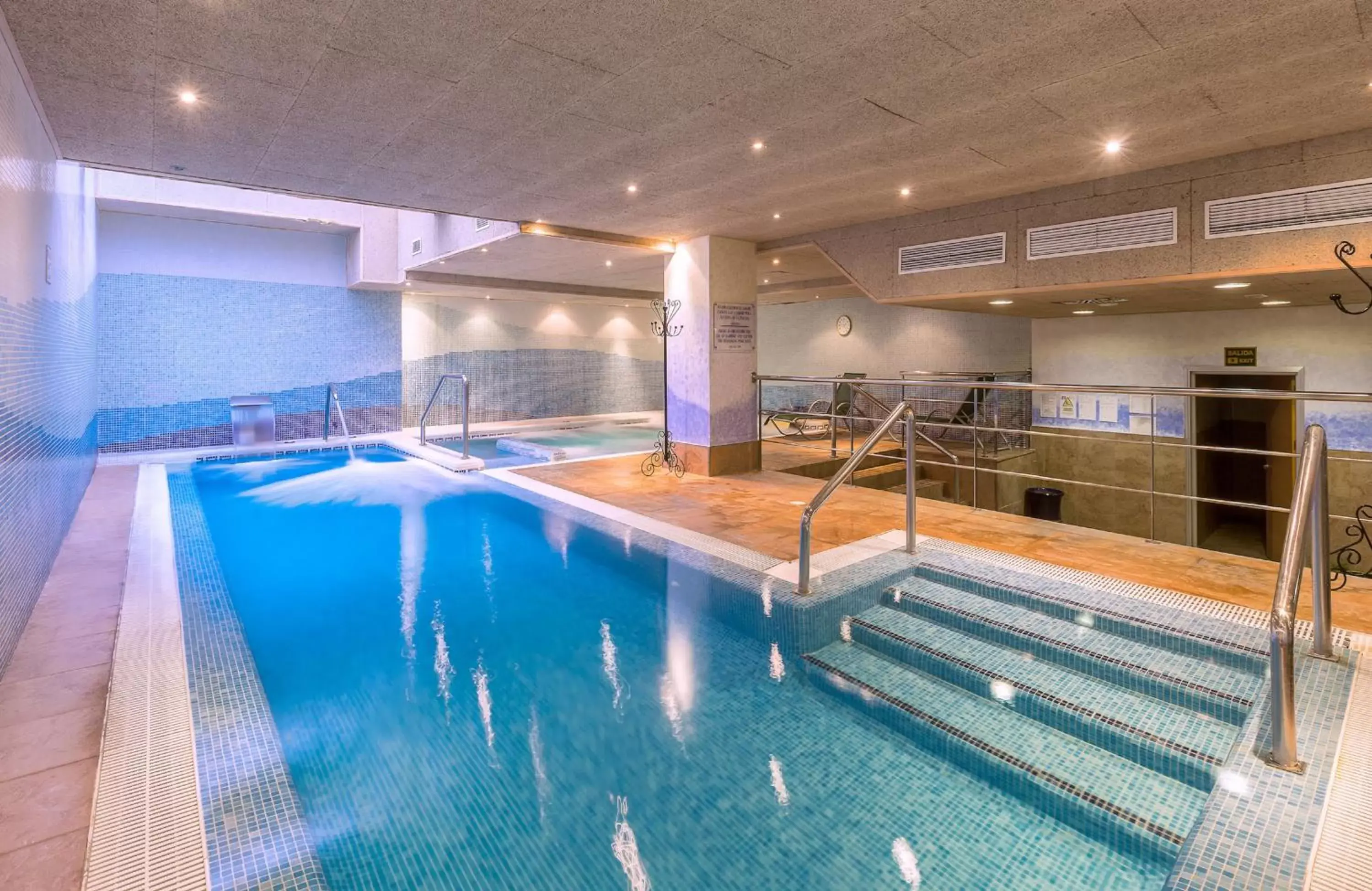 Spa and wellness centre/facilities, Swimming Pool in Leonardo Hotel Fuengirola Costa del Sol