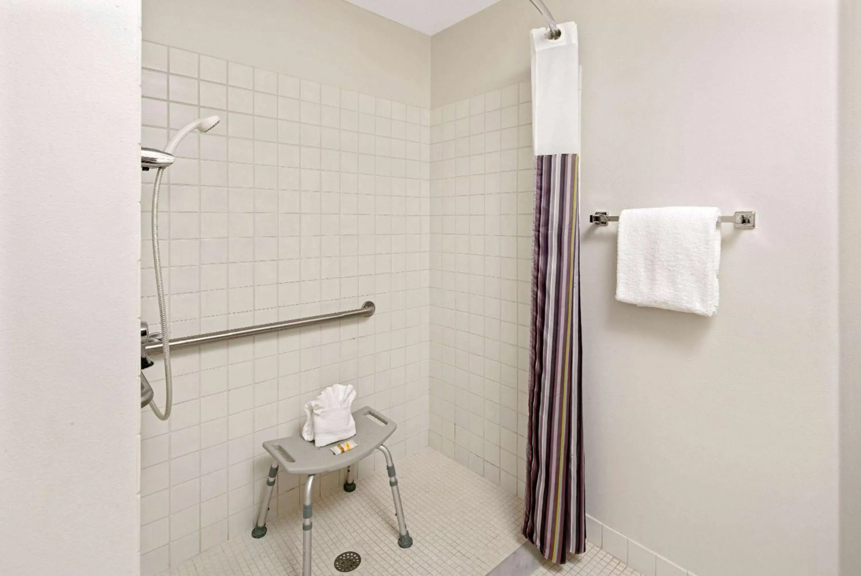 Shower, Bathroom in La Quinta by Wyndham Naples East (I-75)