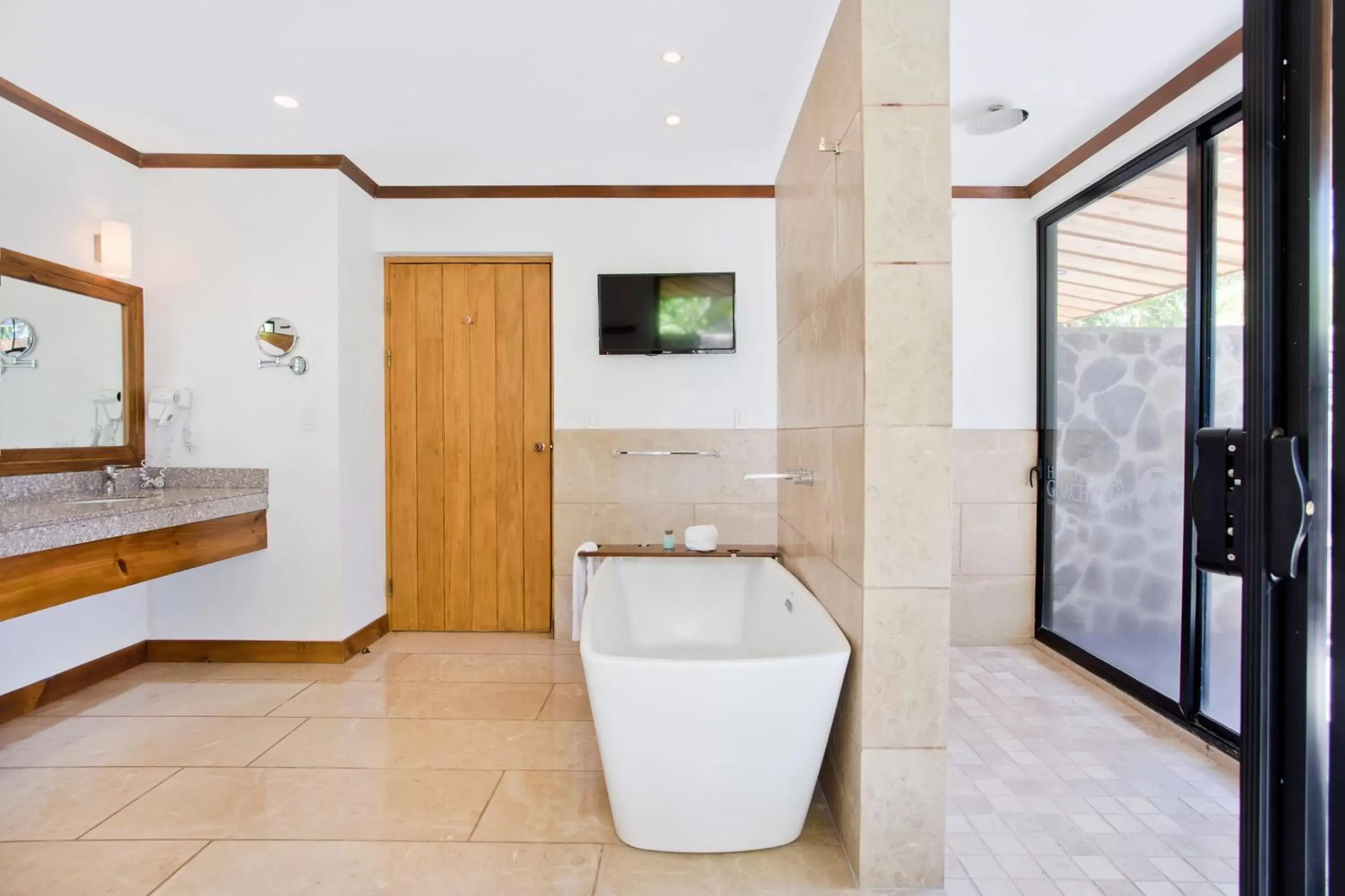 Bathroom in Hacienda Guachipelin Volcano Ranch Hotel & Hot Springs