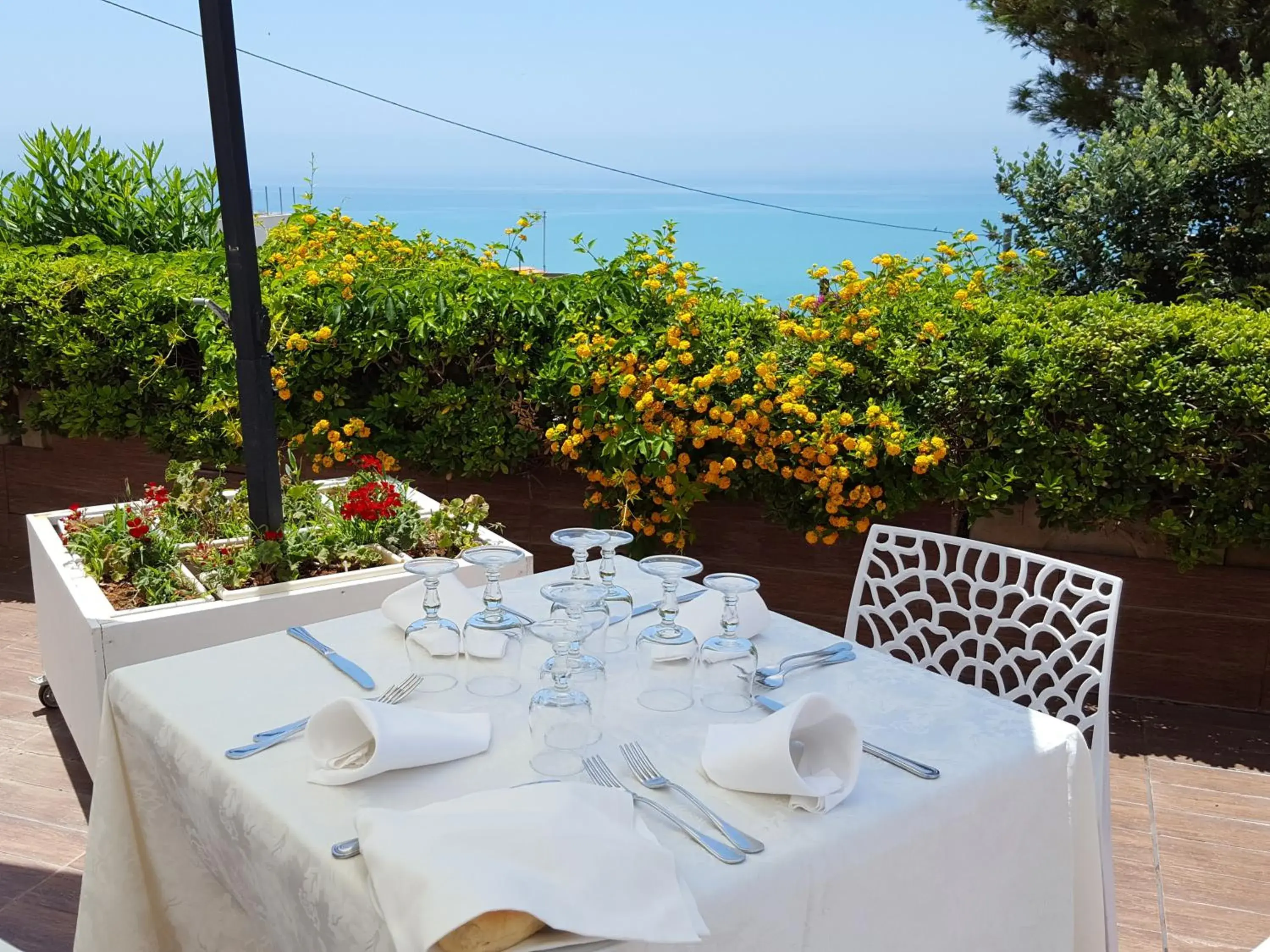 Restaurant/Places to Eat in Hotel Admeto