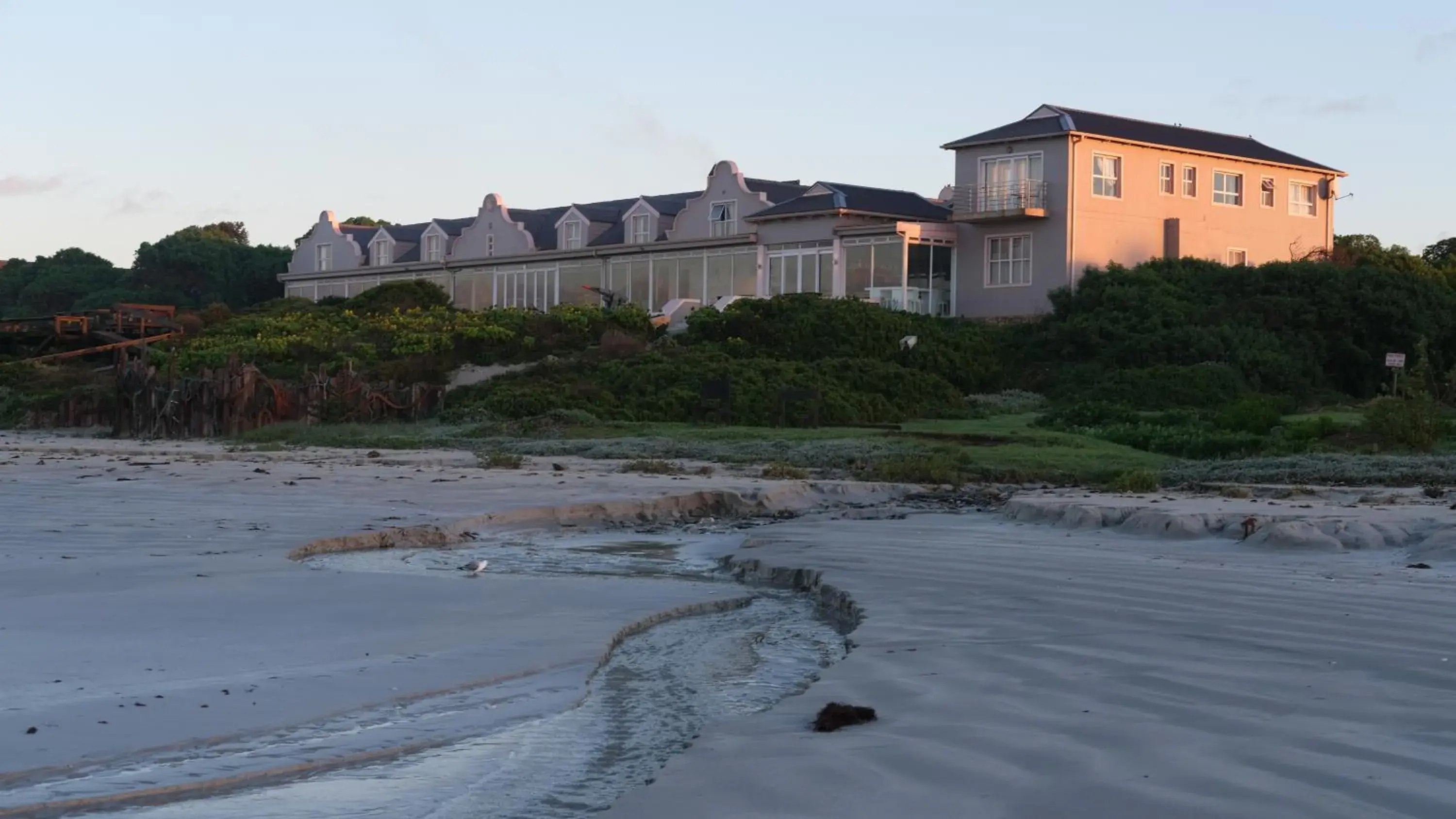 Property Building in Blue Bay Lodge