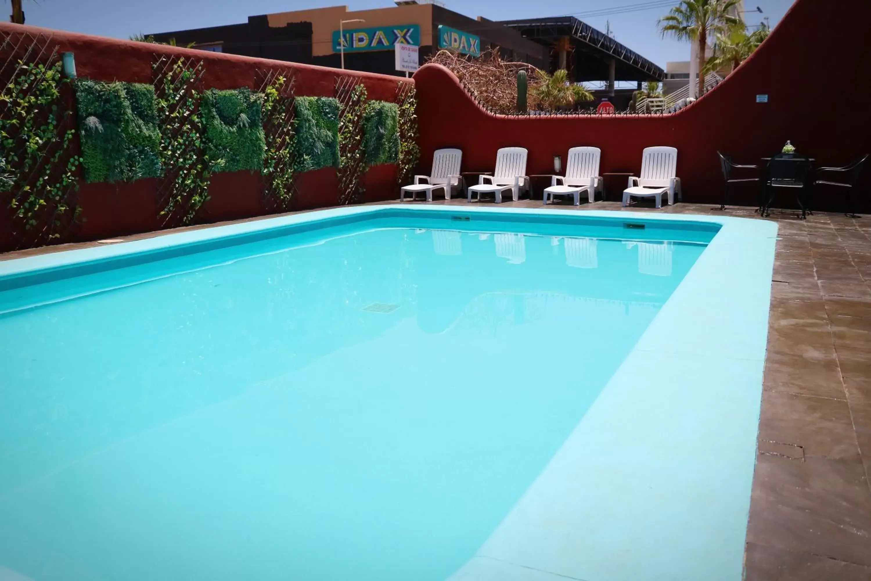 Swimming Pool in Hotel Zar La Paz