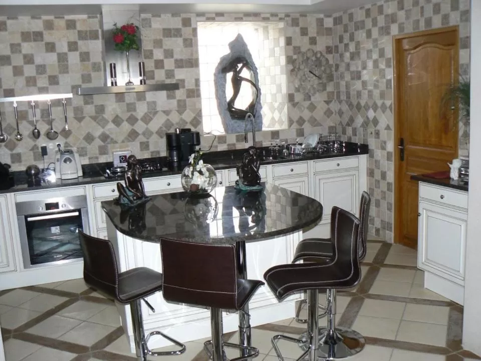 Restaurant/places to eat, Dining Area in Le Manoir des Chapelles