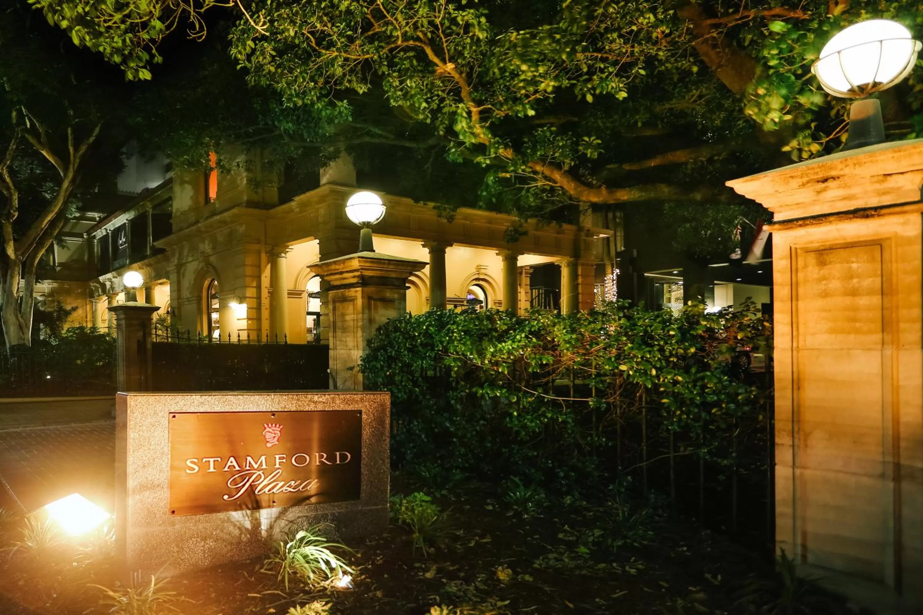 Property building in Stamford Plaza Brisbane