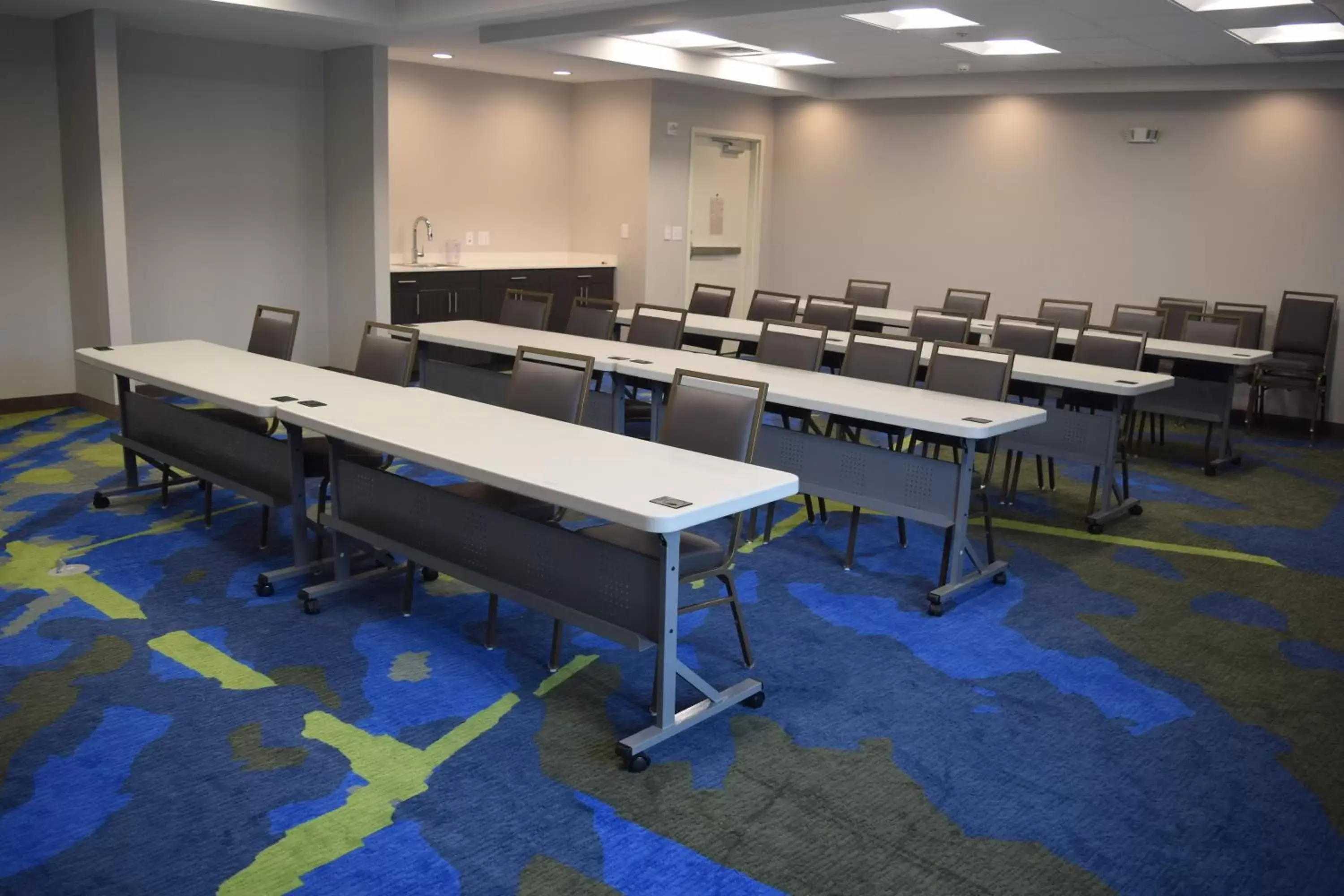 Meeting/conference room in Candlewood Suites - Nashville Metro Center, an IHG Hotel