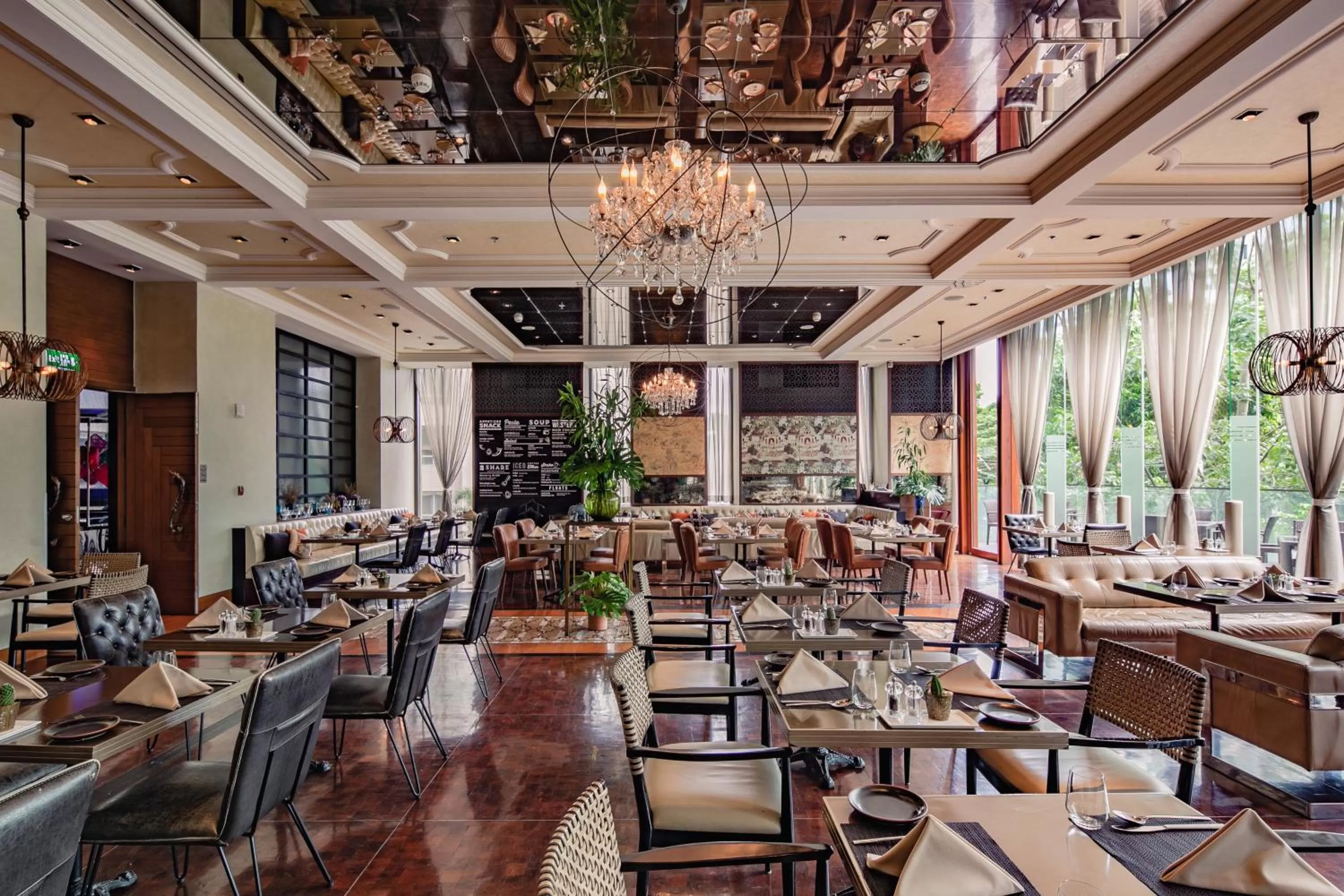 Restaurant/places to eat in Hotel Indigo Bangkok Wireless Road by IHG