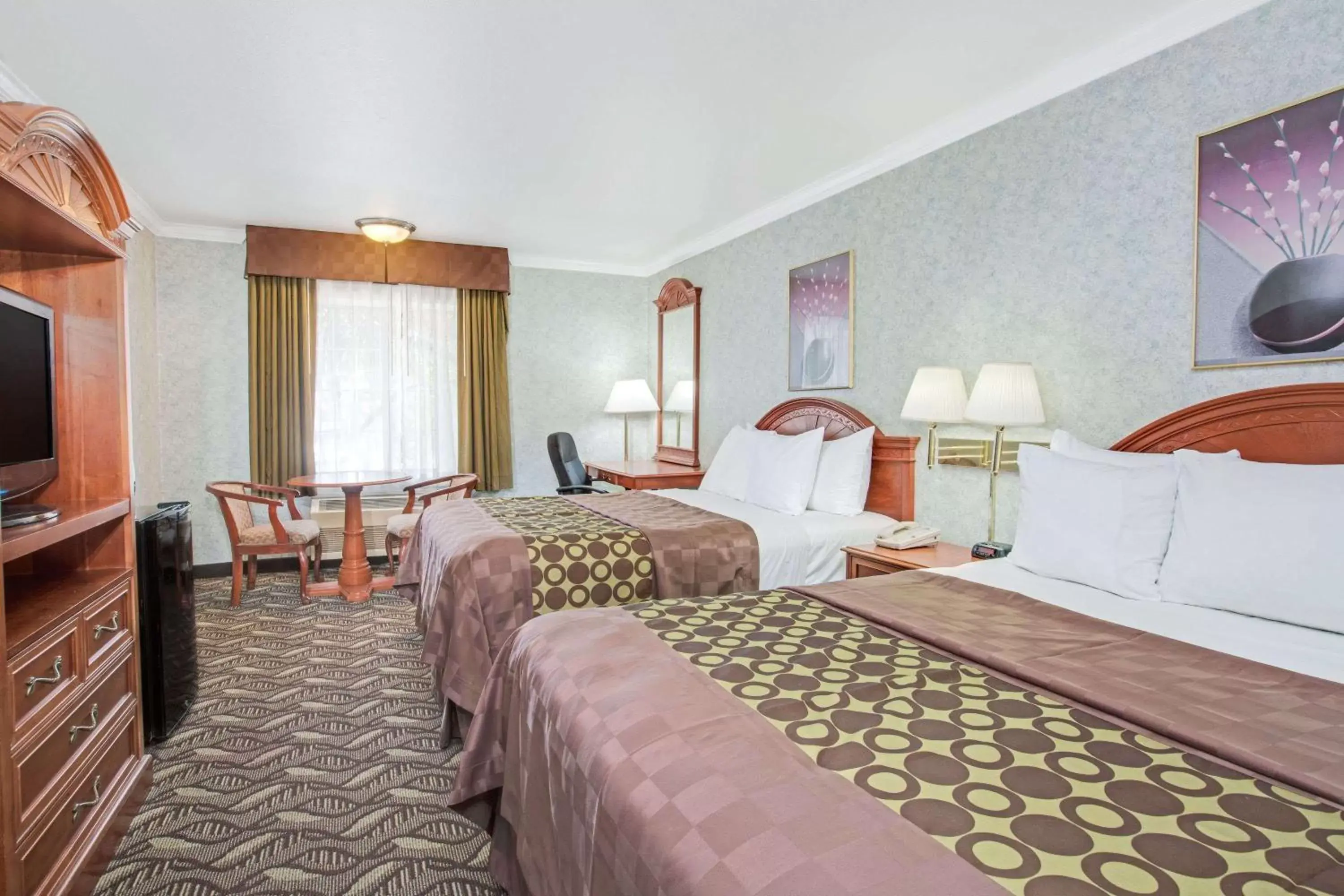 Photo of the whole room, Bed in Days Inn by Wyndham Los Angeles LAX/ Redondo&ManhattanBeach
