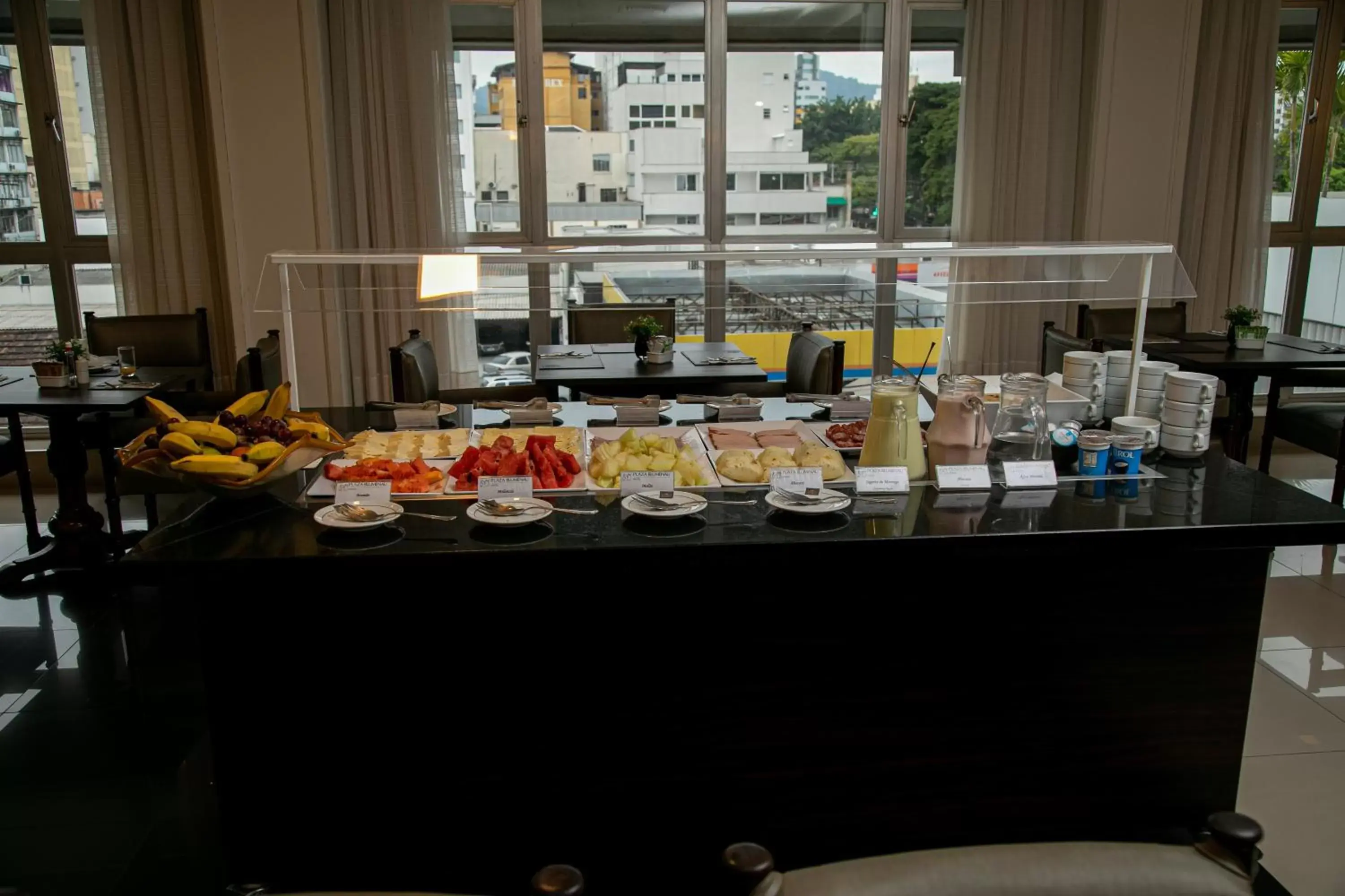 Breakfast in Plaza Blumenau Hotel